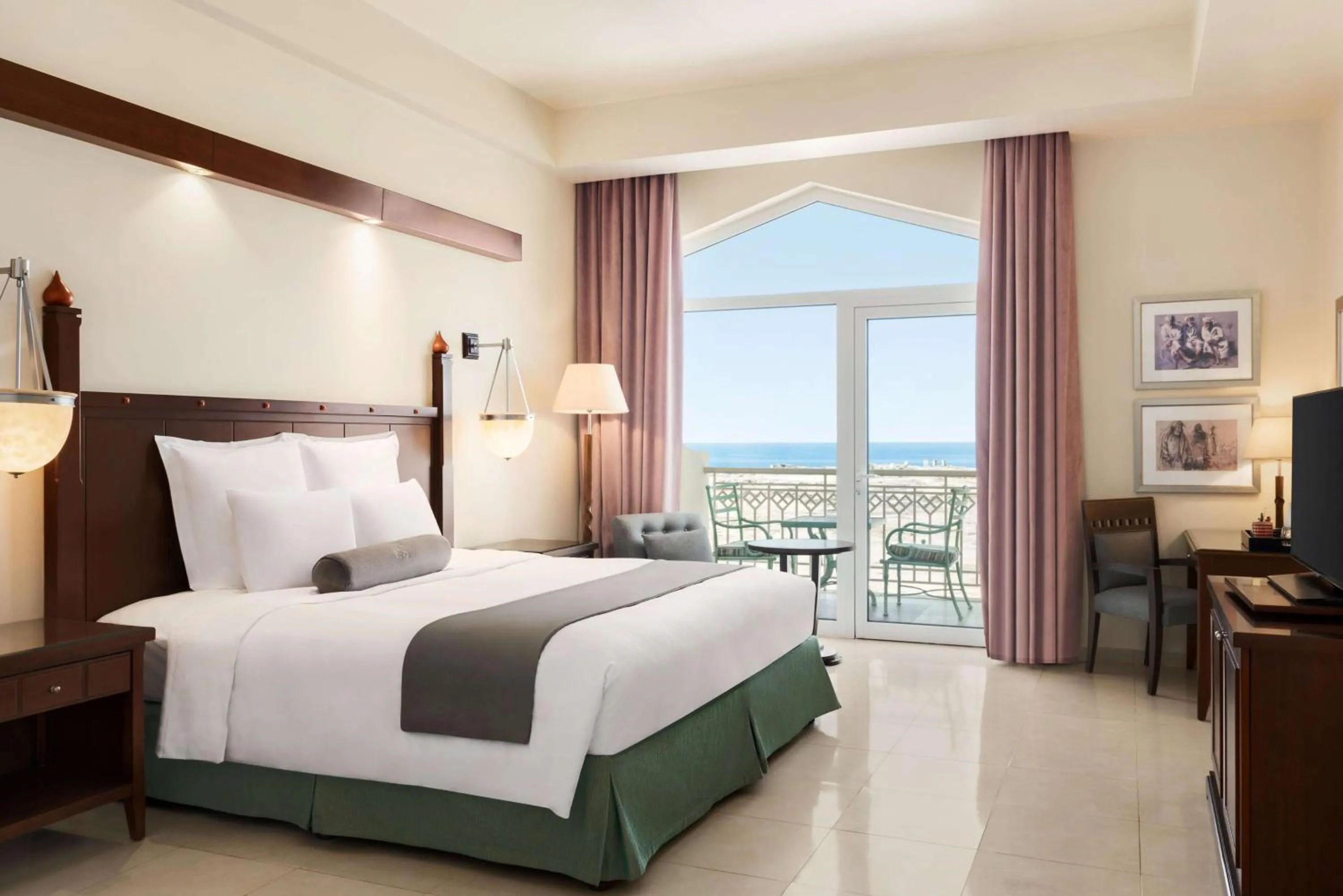 Bedroom, Bed in Wyndham Garden Salalah Mirbat