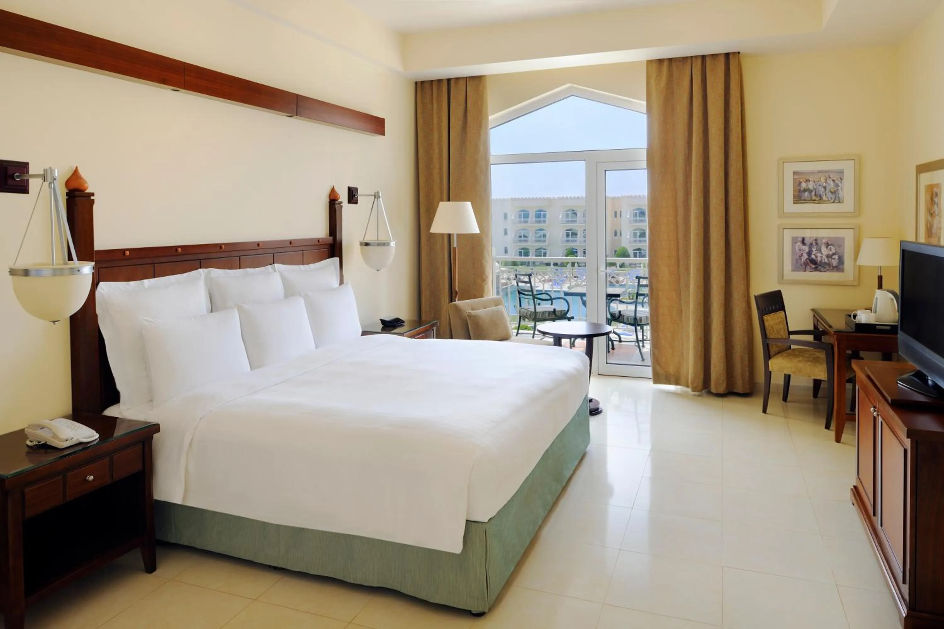 Bedroom, Bed in Wyndham Garden Salalah Mirbat