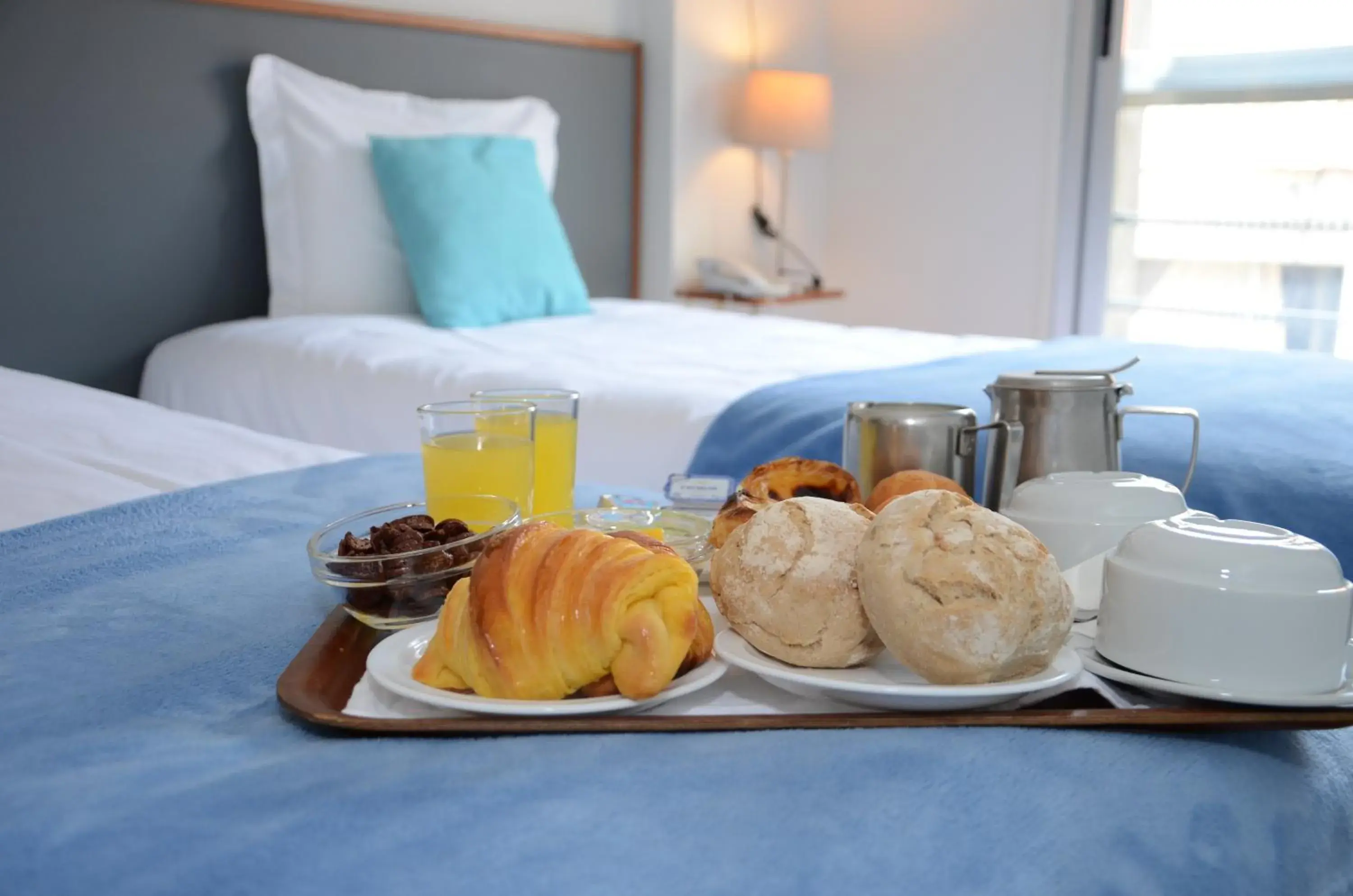 Twin Room in Hotel Girassol Twin Room in Hotel Girassol