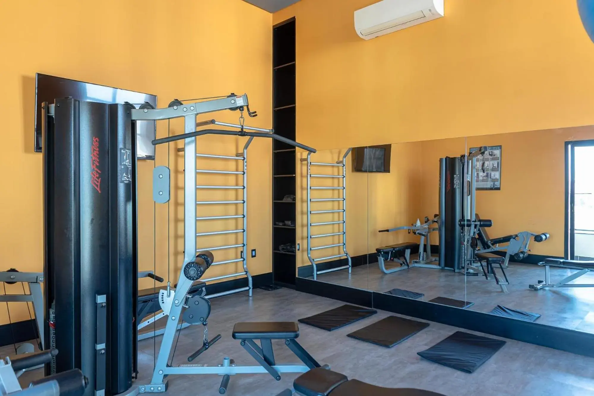 Fitness centre/facilities in I am Design Hotel Campinas by Hotelaria Brasil Fitness centre/facilities in I am Design Hotel Campinas by Hotelaria Brasil