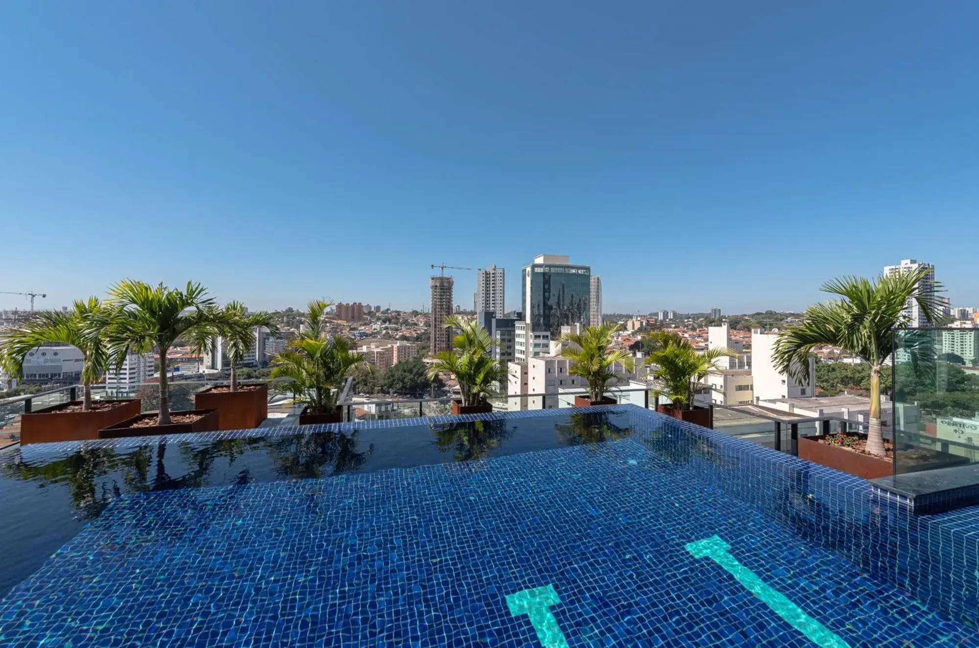 Swimming pool in I am Design Hotel Campinas by Hotelaria Brasil Swimming pool in I am Design Hotel Campinas by Hotelaria Brasil