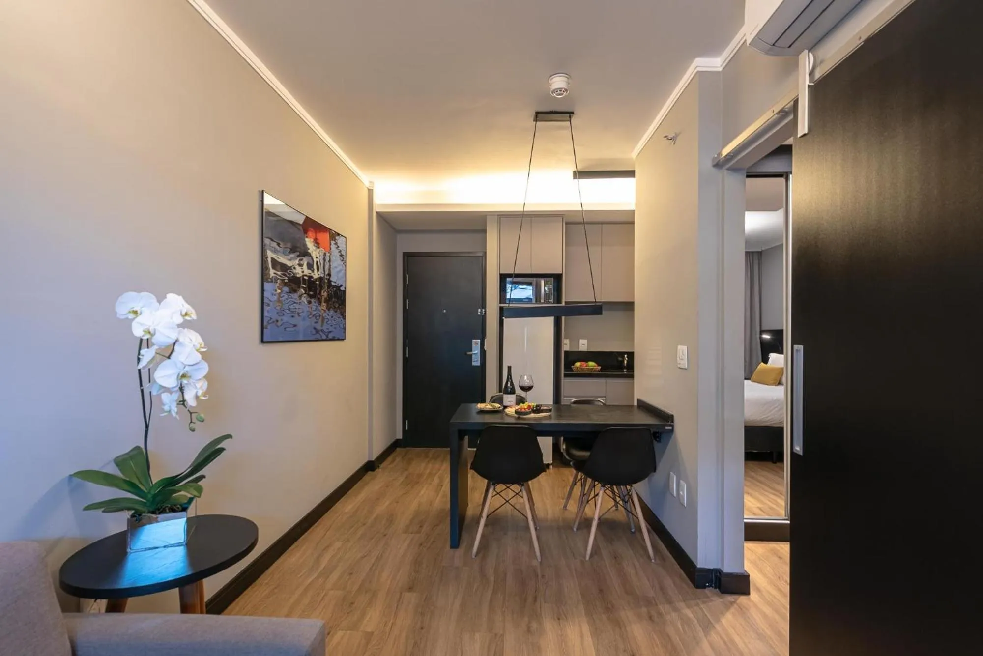 Living room in I am Design Hotel Campinas by Hotelaria Brasil