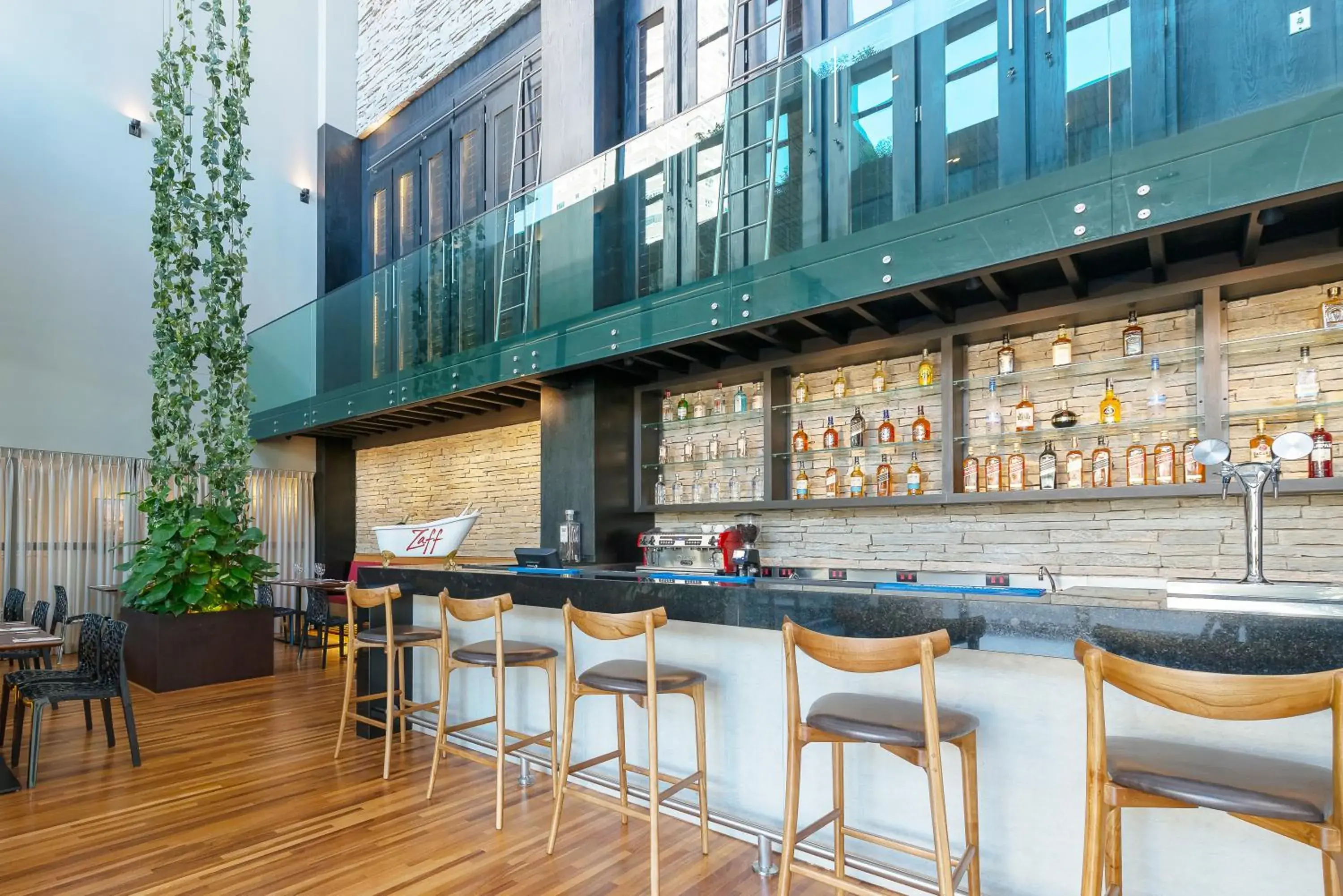 Lounge or bar in I am Design Hotel Campinas by Hotelaria Brasil Lounge or bar in I am Design Hotel Campinas by Hotelaria Brasil