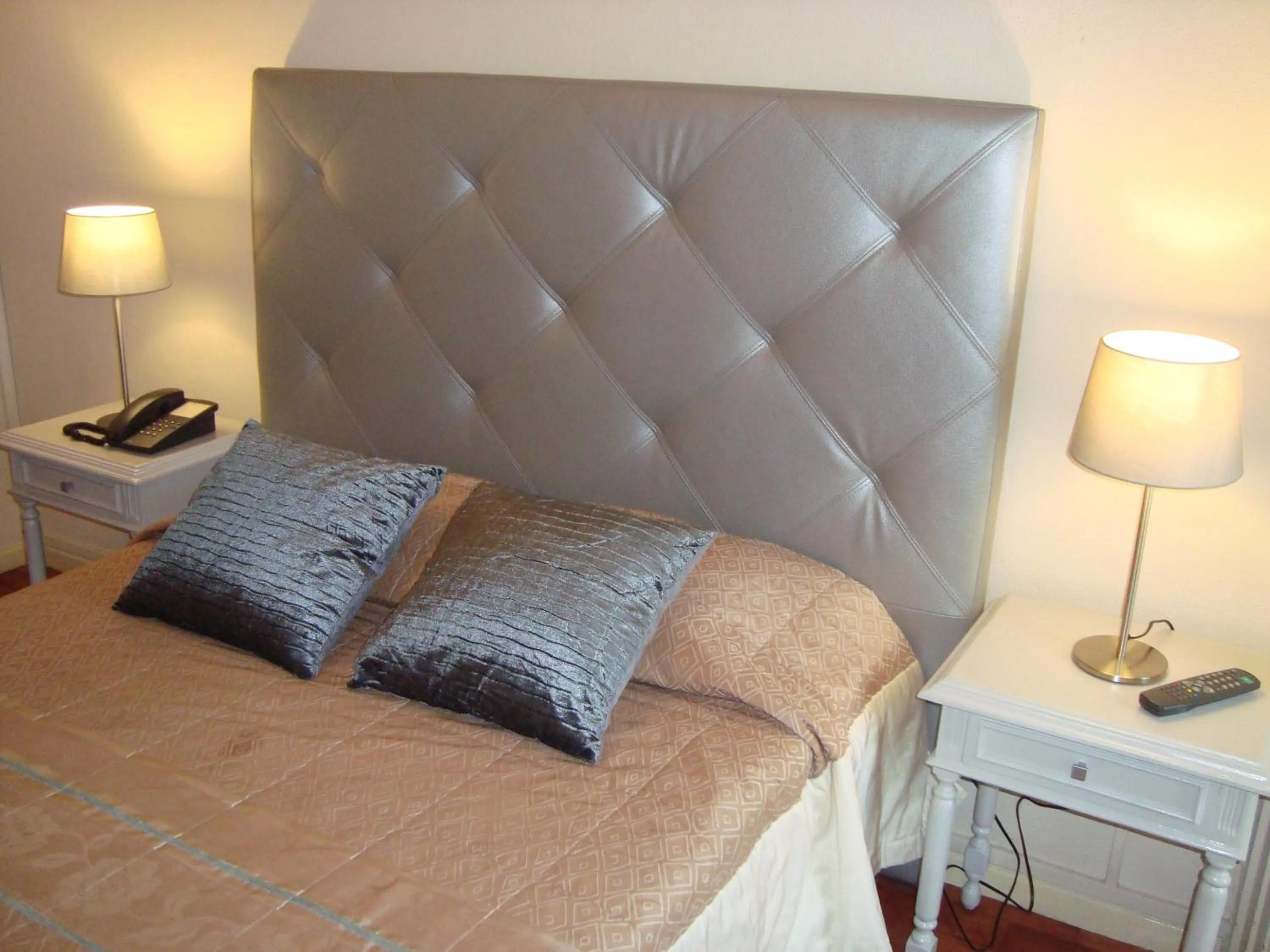 Photo of the whole room, Bed in Santa Clara Porto