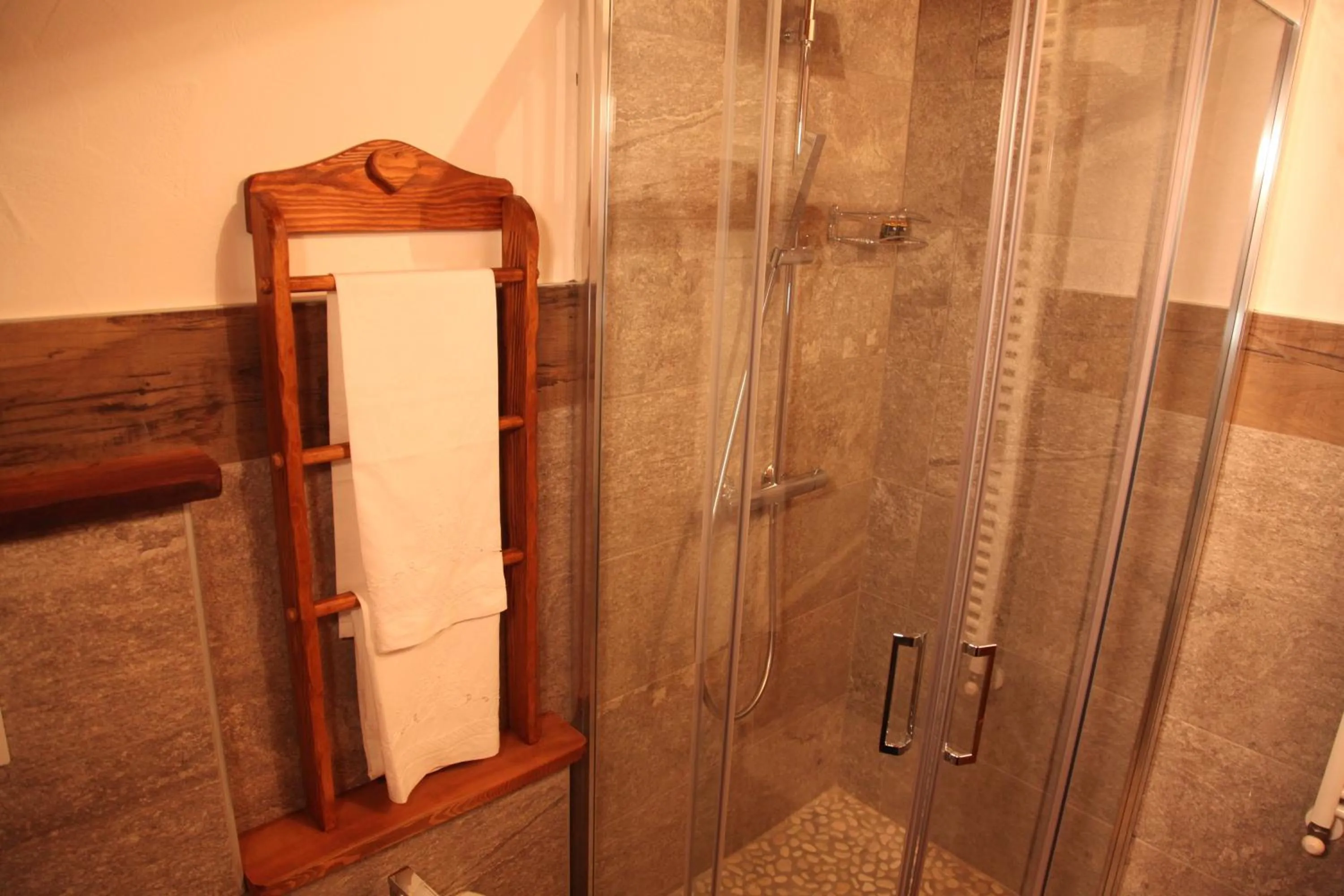 Decorative detail in Mi Casa Tu Casa