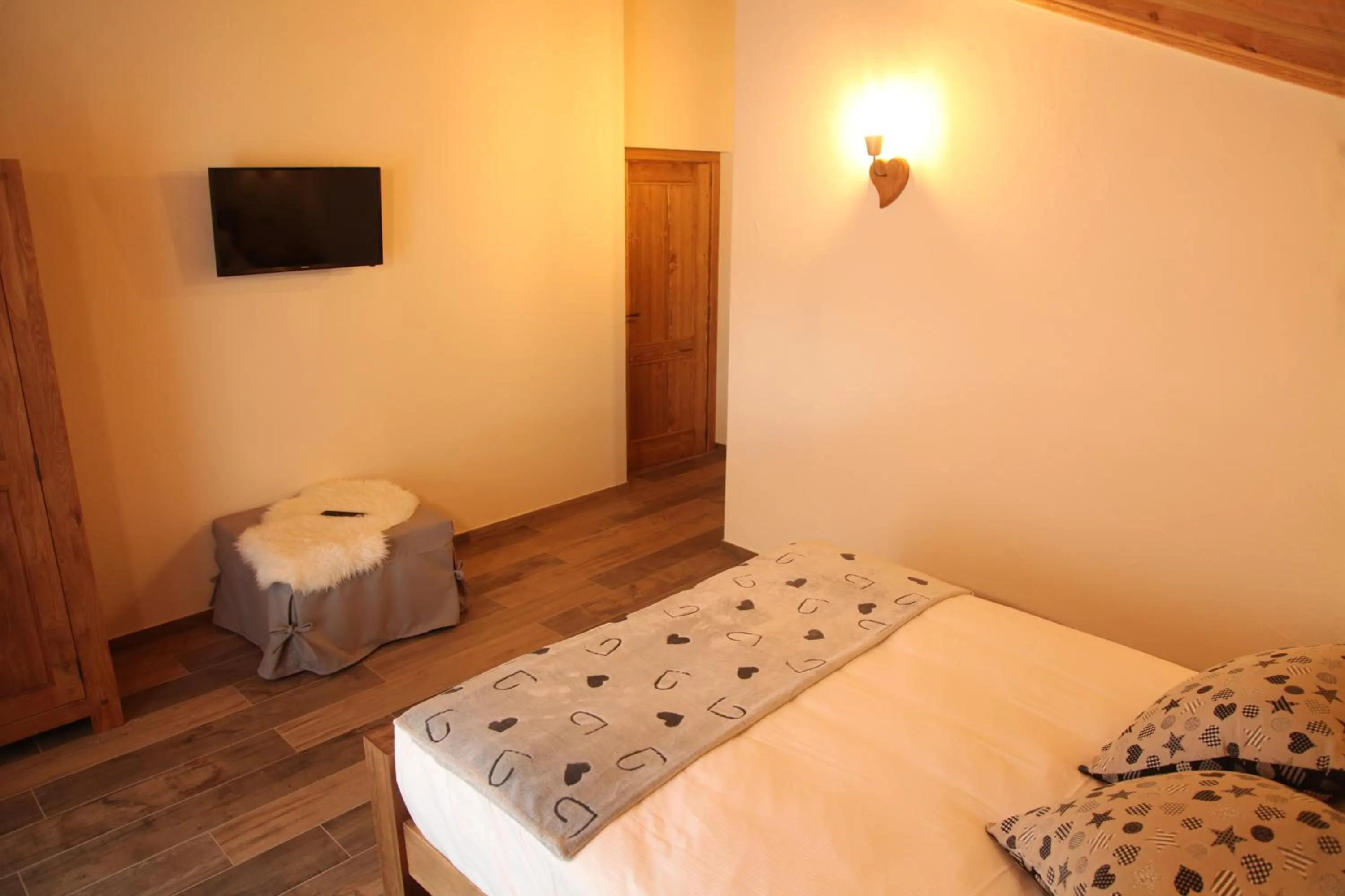 Bedroom, Bed in Mi Casa Tu Casa