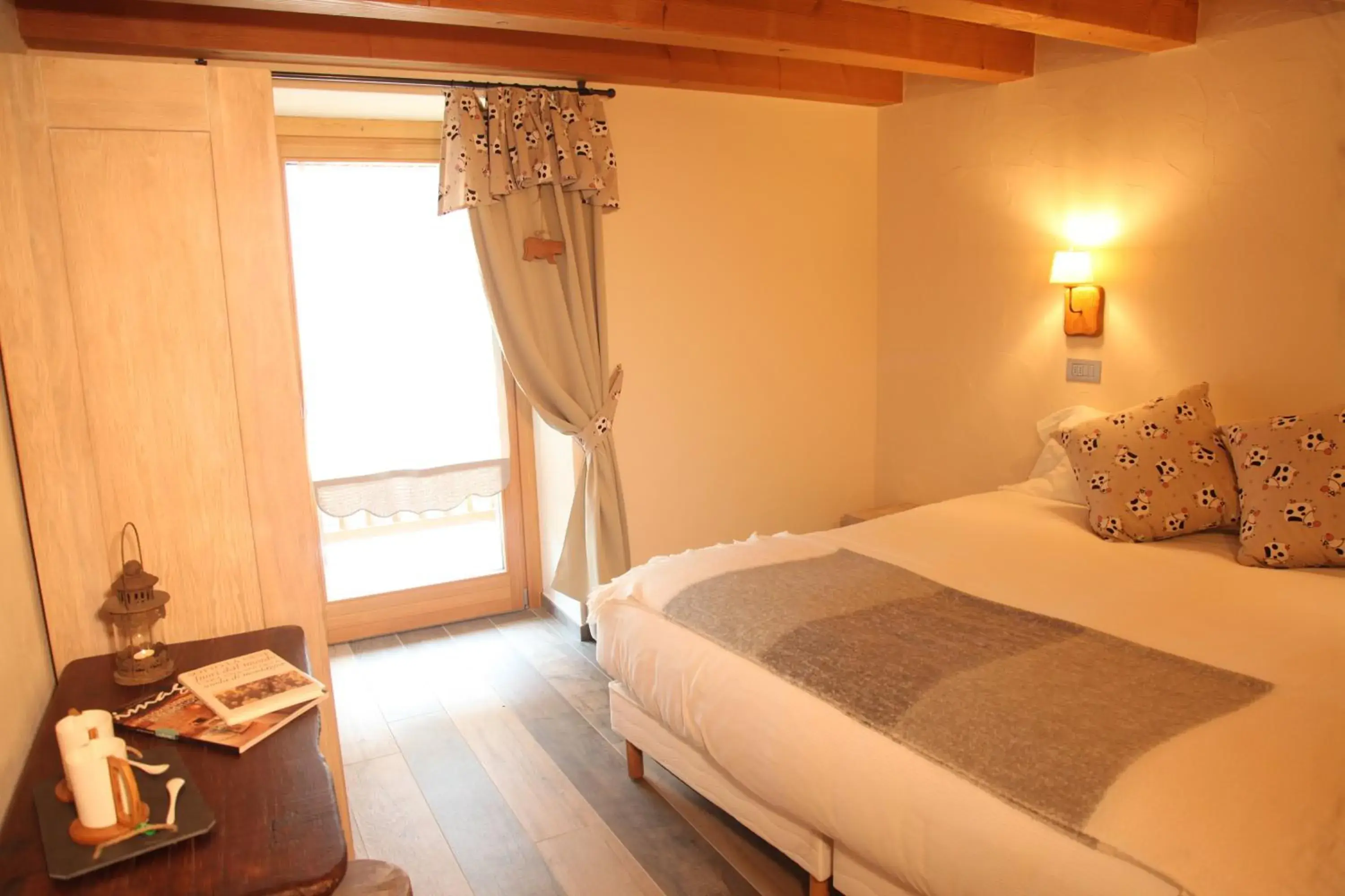 Double or Twin Room with Balcony - single occupancy in Mi Casa Tu Casa Double or Twin Room with Balcony - single occupancy in Mi Casa Tu Casa