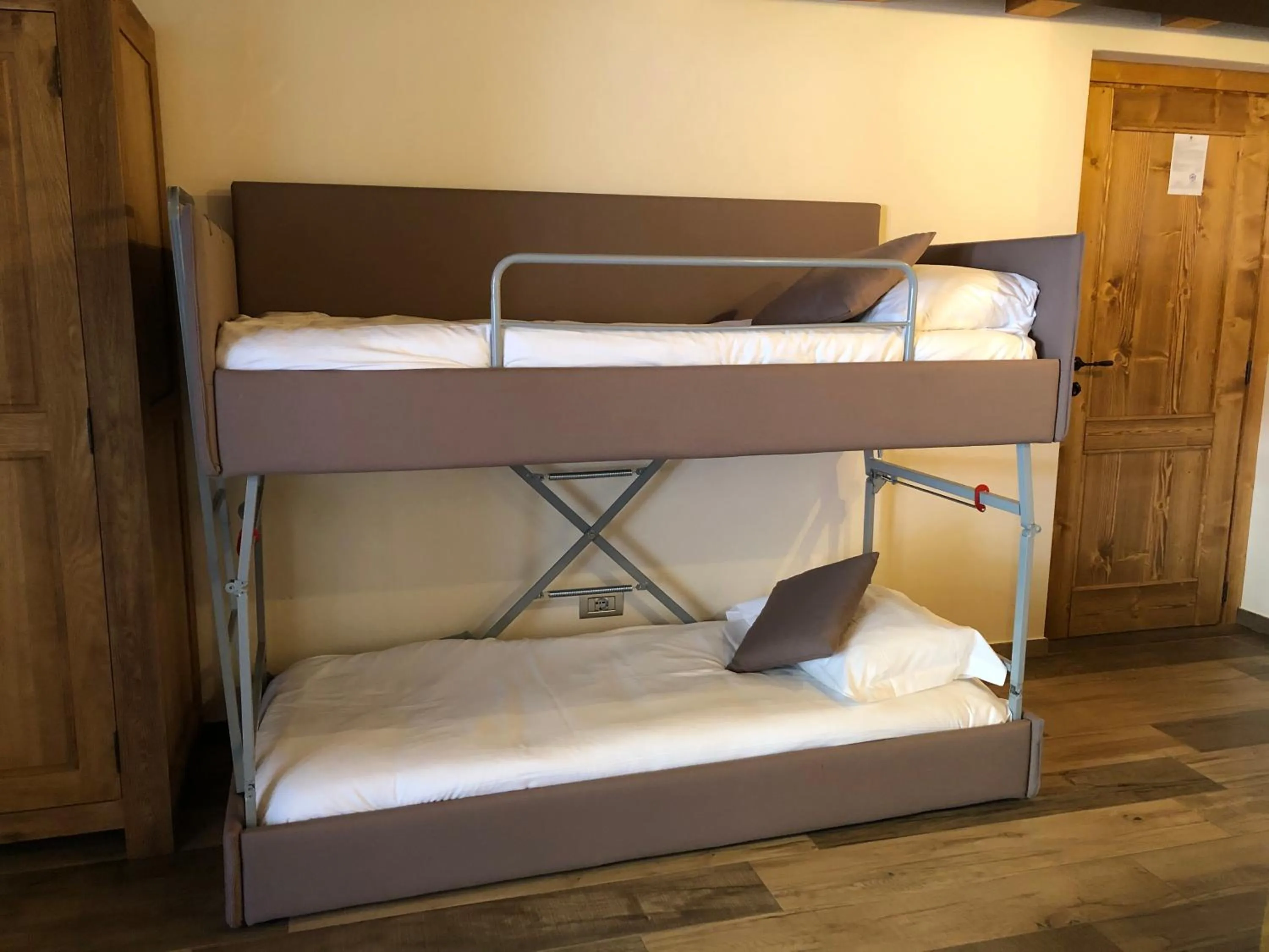 bunk bed, Bed in Mi Casa Tu Casa