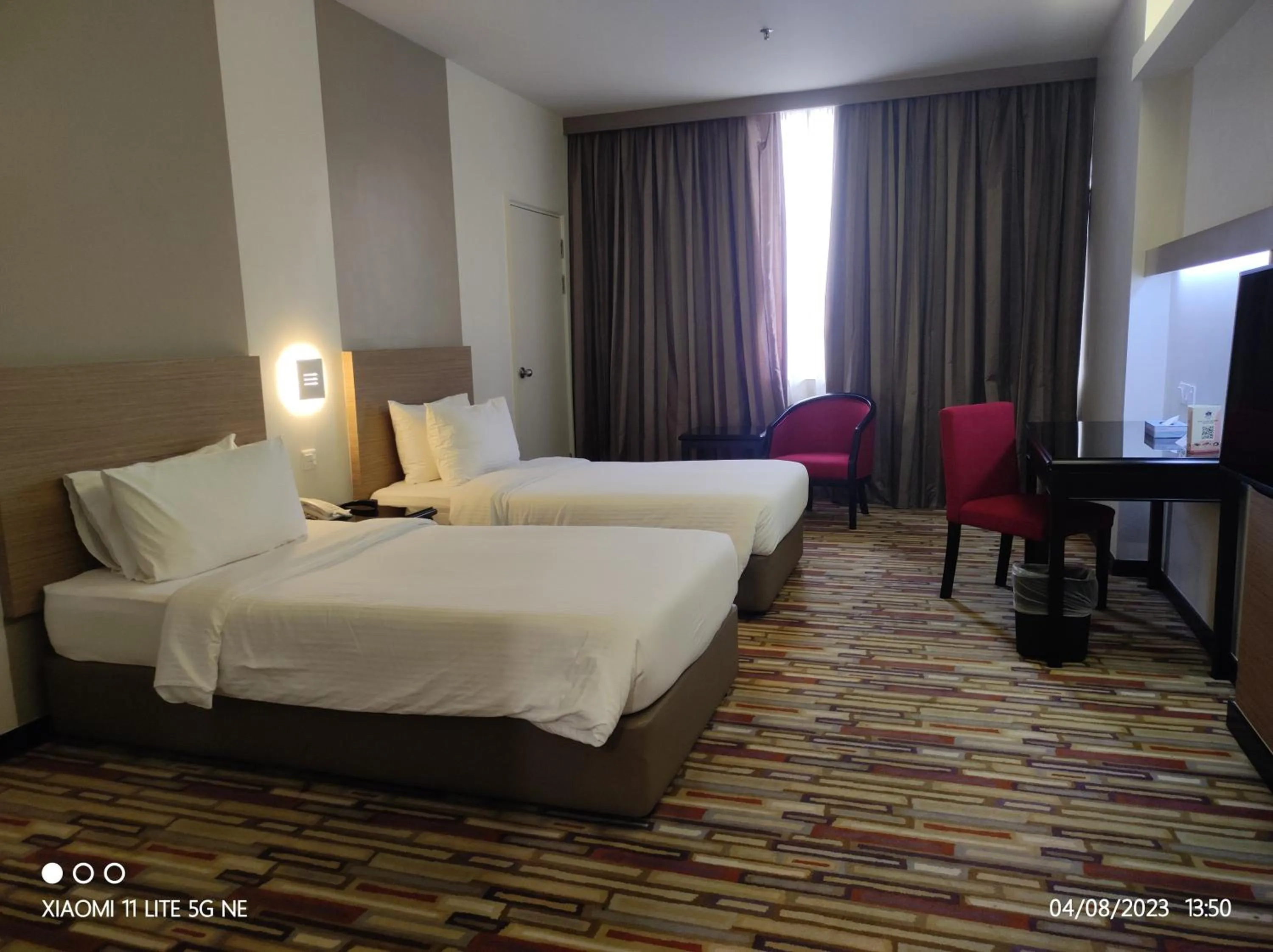 Bedroom, Bed in Harbour View Hotel