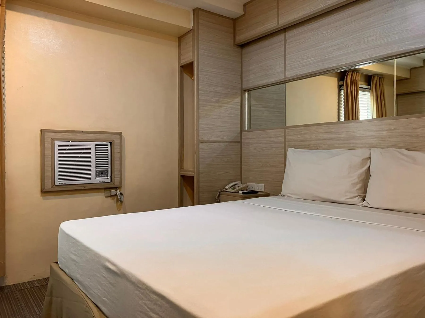 Bed in Spaces Hotel Makati