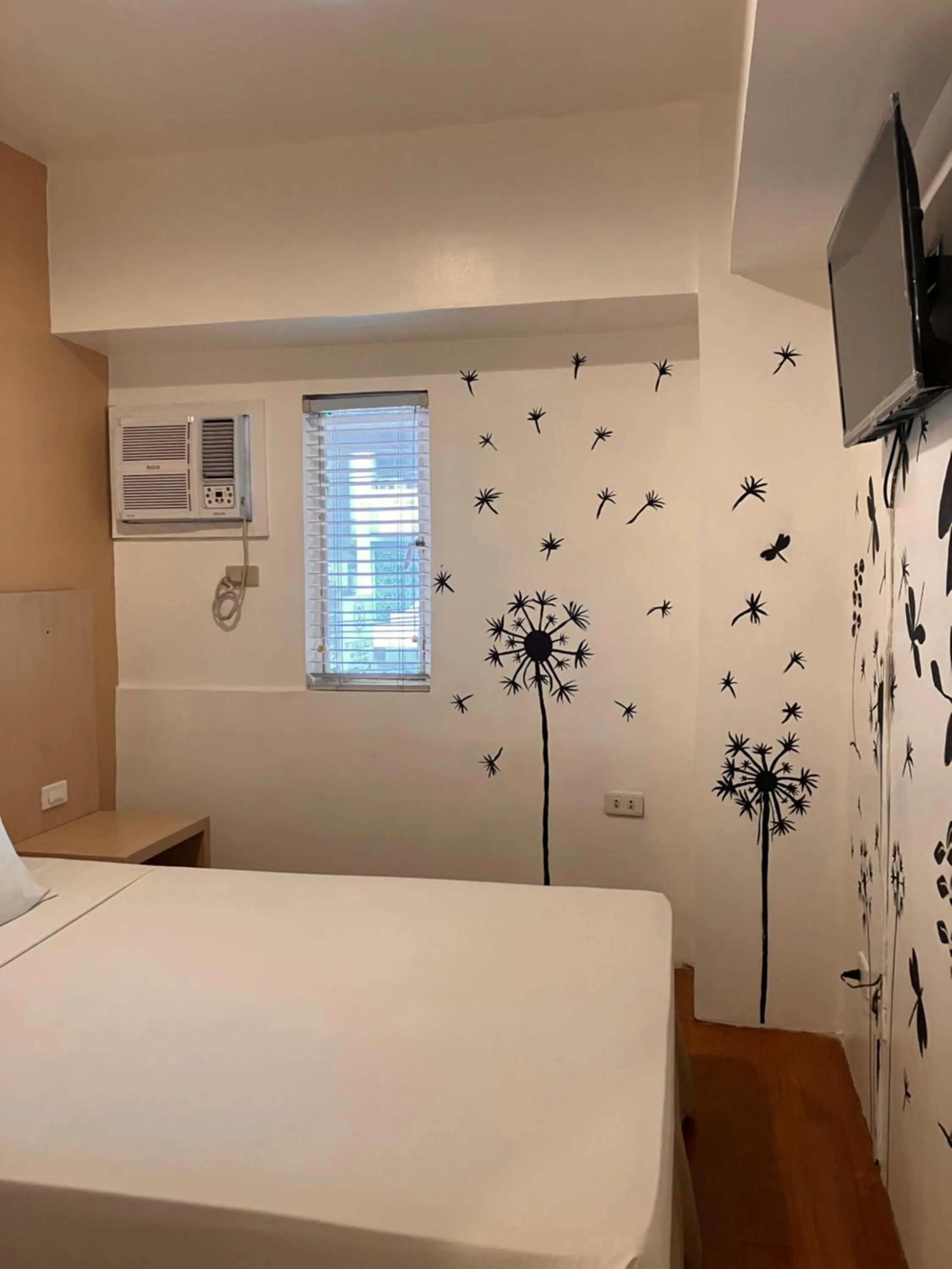 Bed in Spaces Hotel Makati