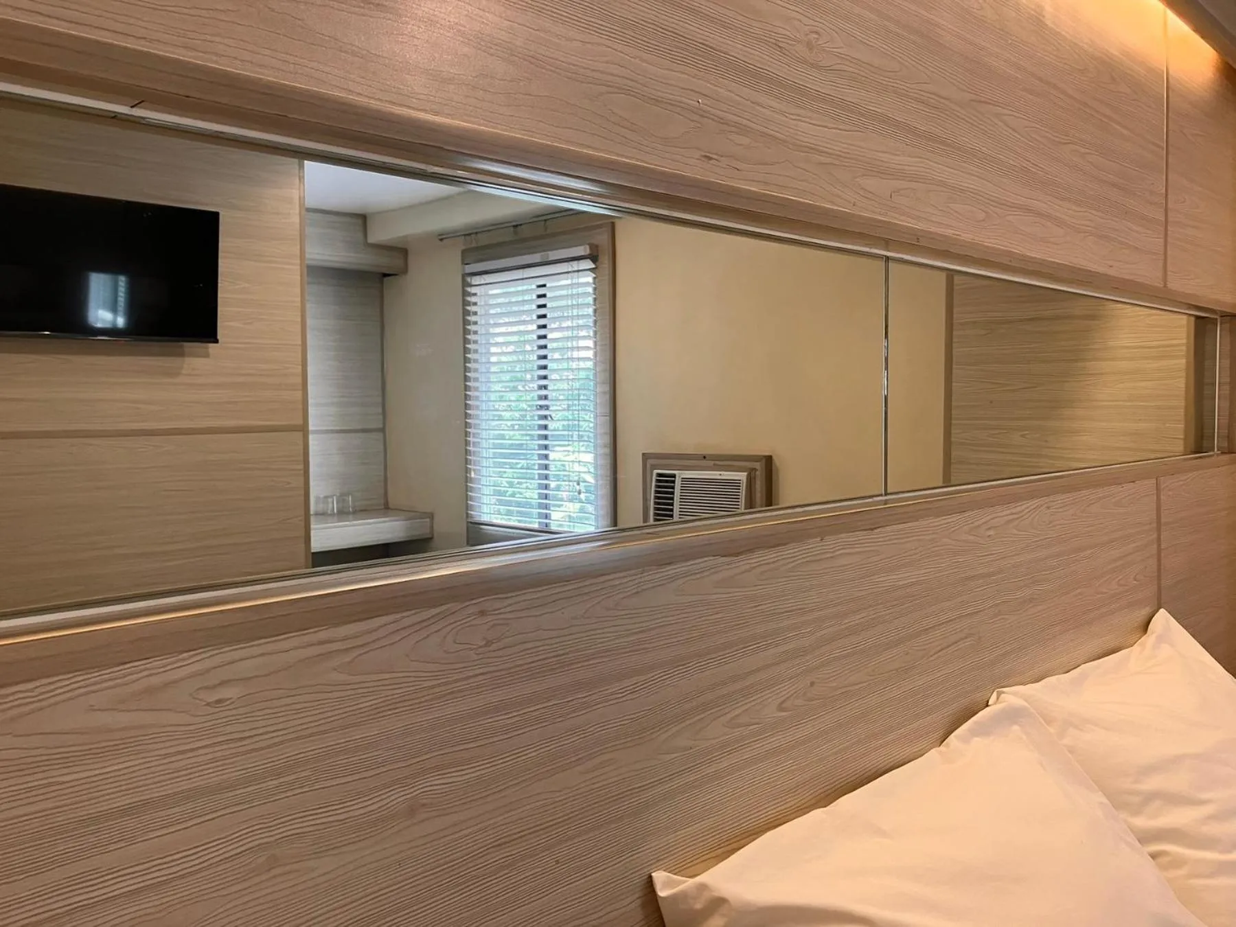 Bed in Spaces Hotel Makati