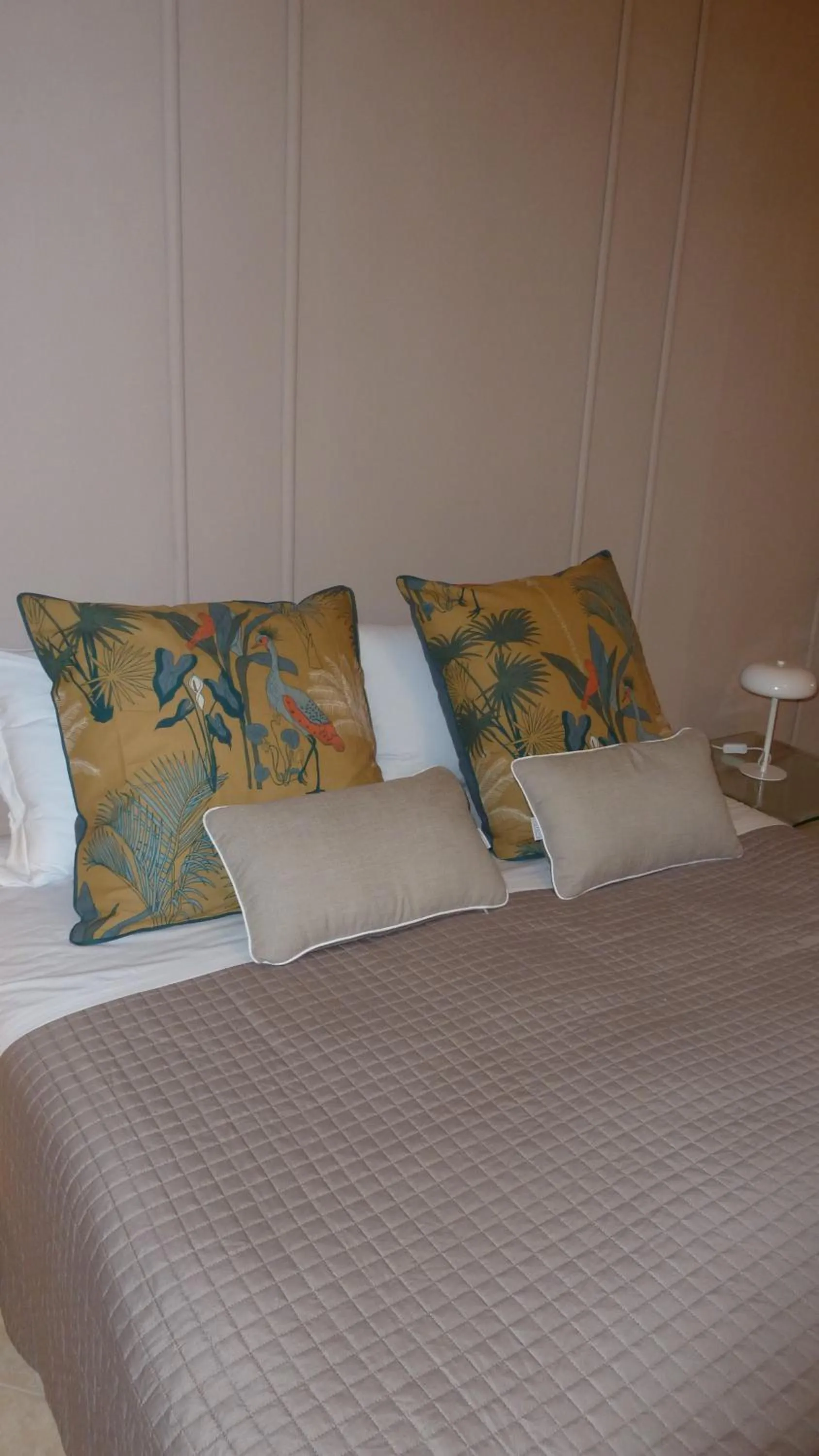 Bed in Camera Con Vista