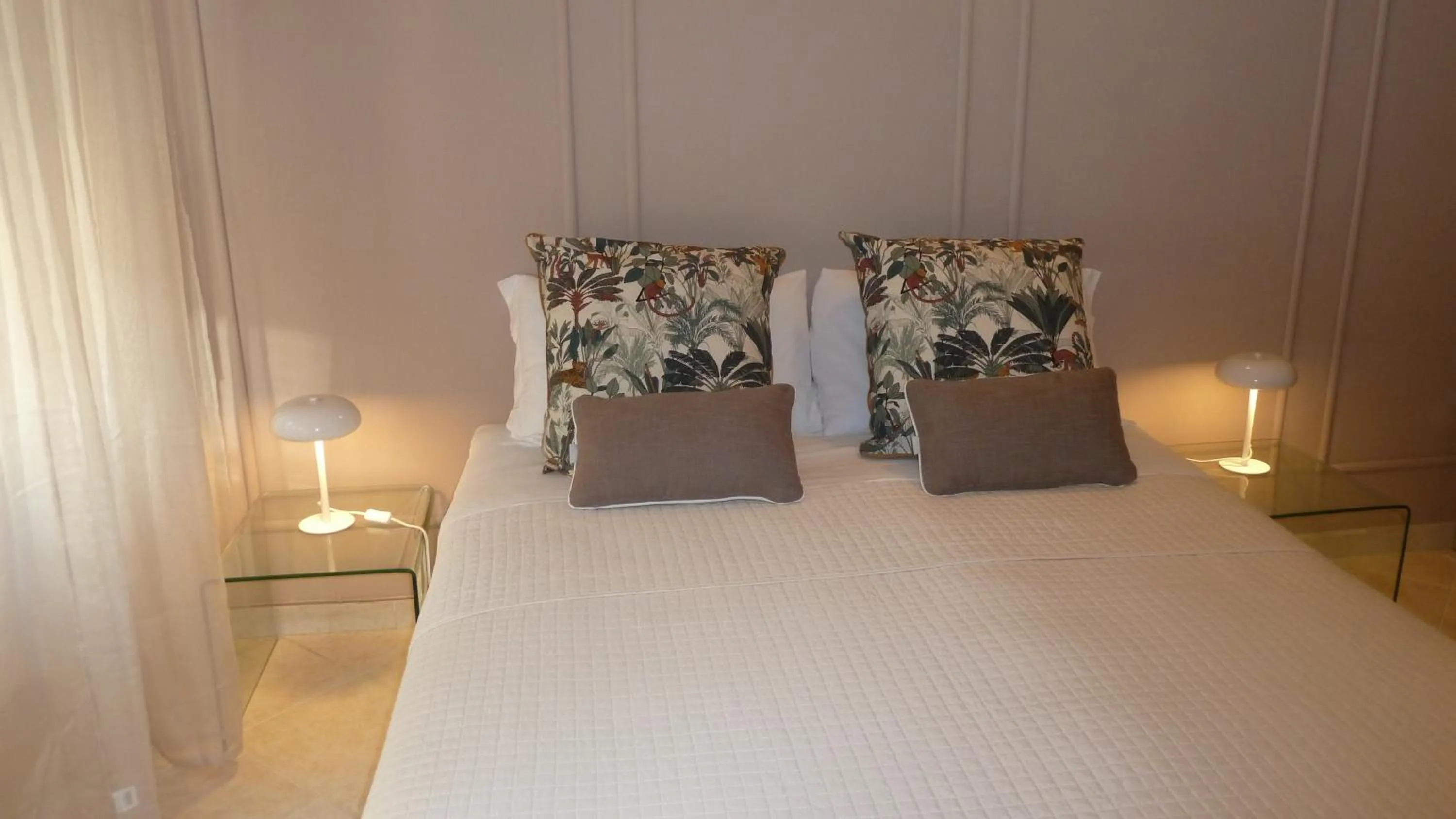 Bed in Camera Con Vista