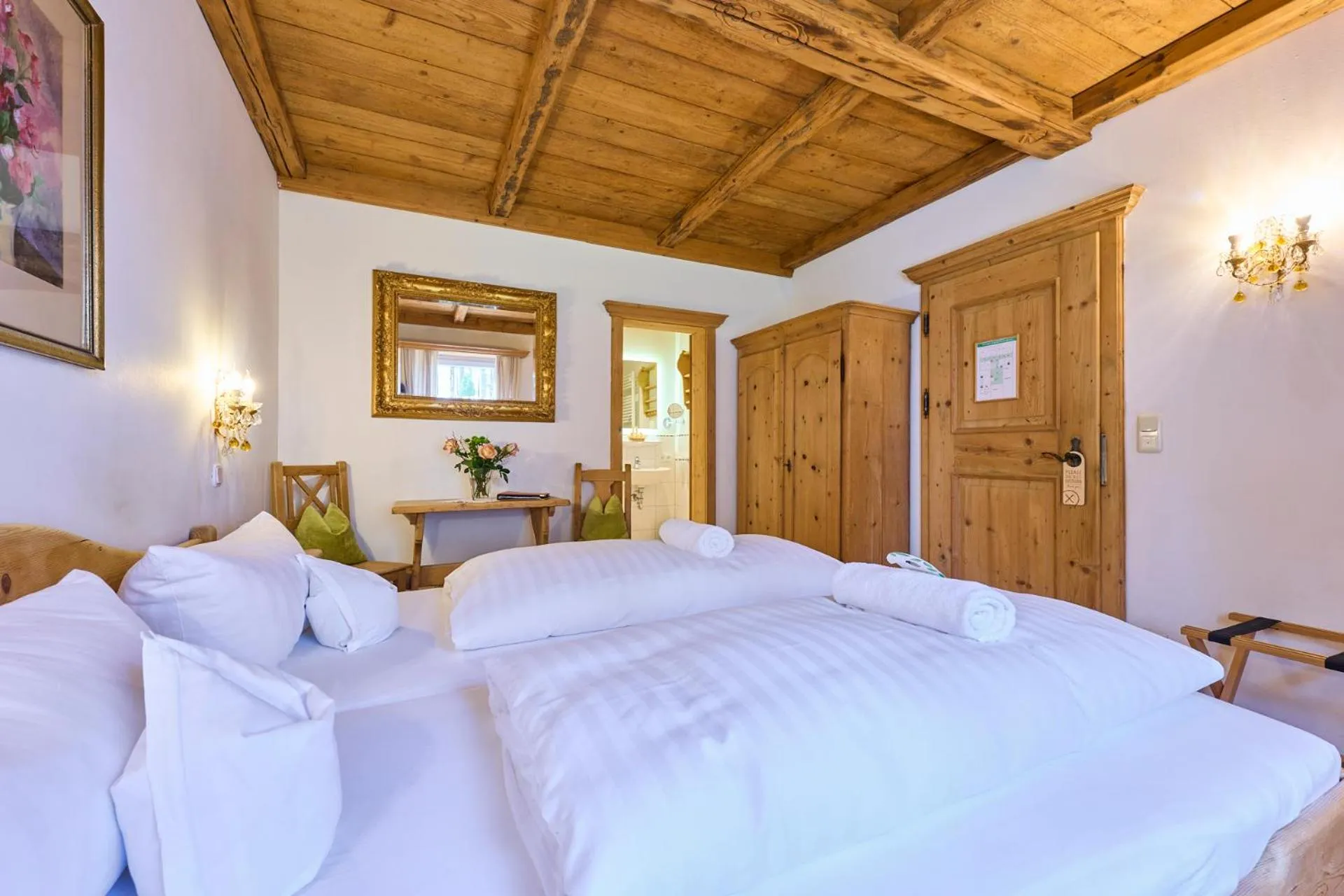 Photo of the whole room, Bed in Hotel Waldgasthof Buchenhain