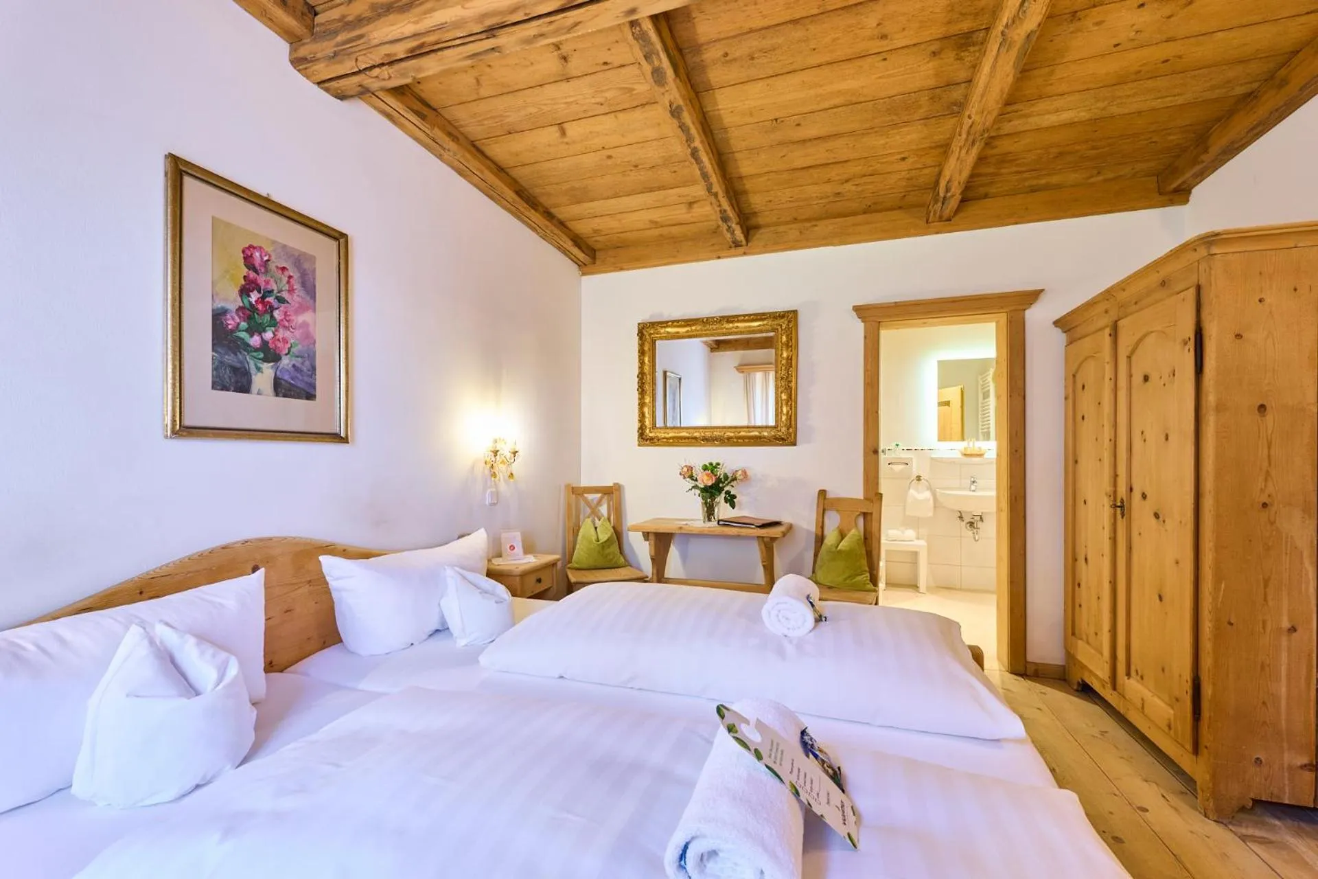 Photo of the whole room, Bed in Hotel Waldgasthof Buchenhain