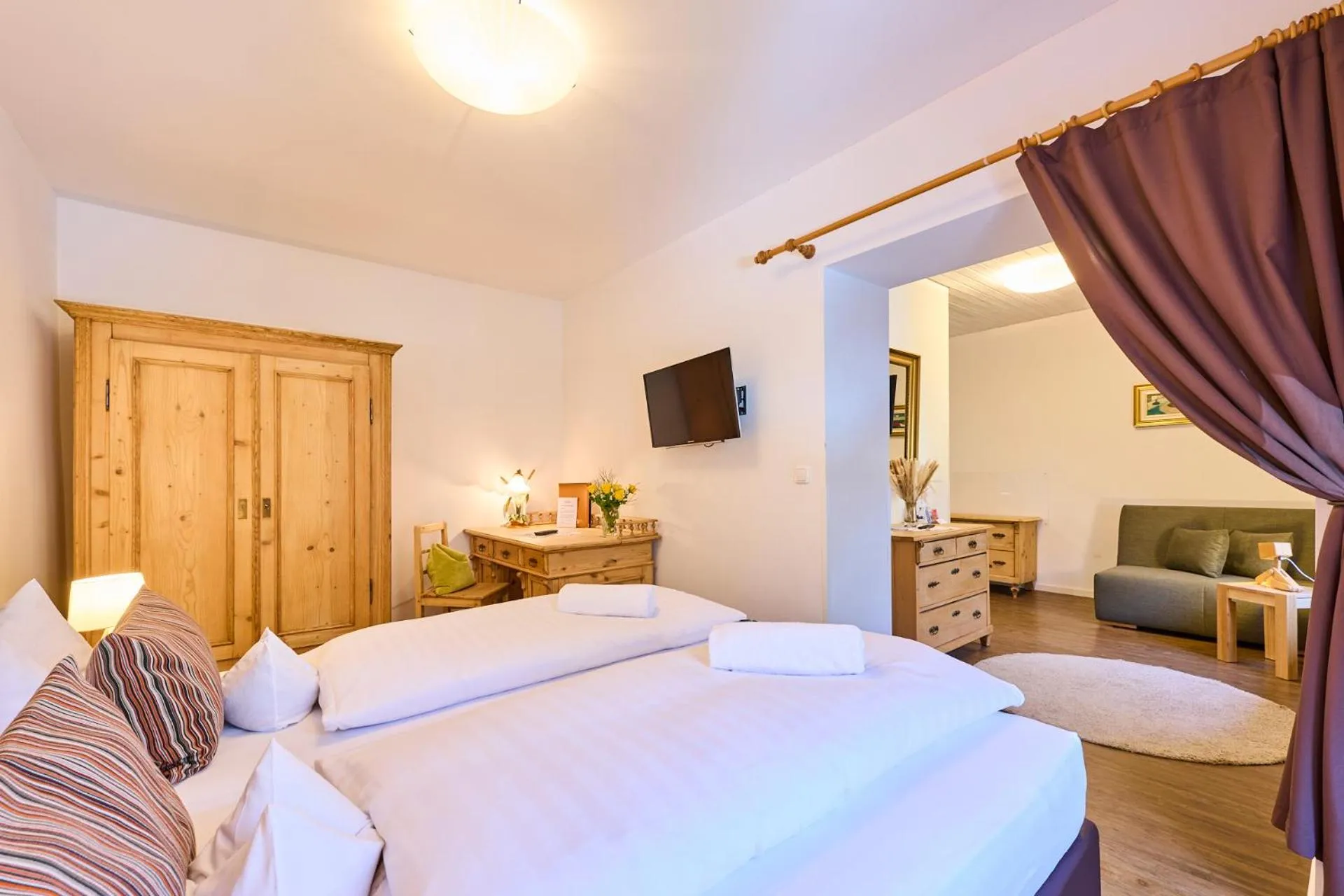 Photo of the whole room, Bed in Hotel Waldgasthof Buchenhain