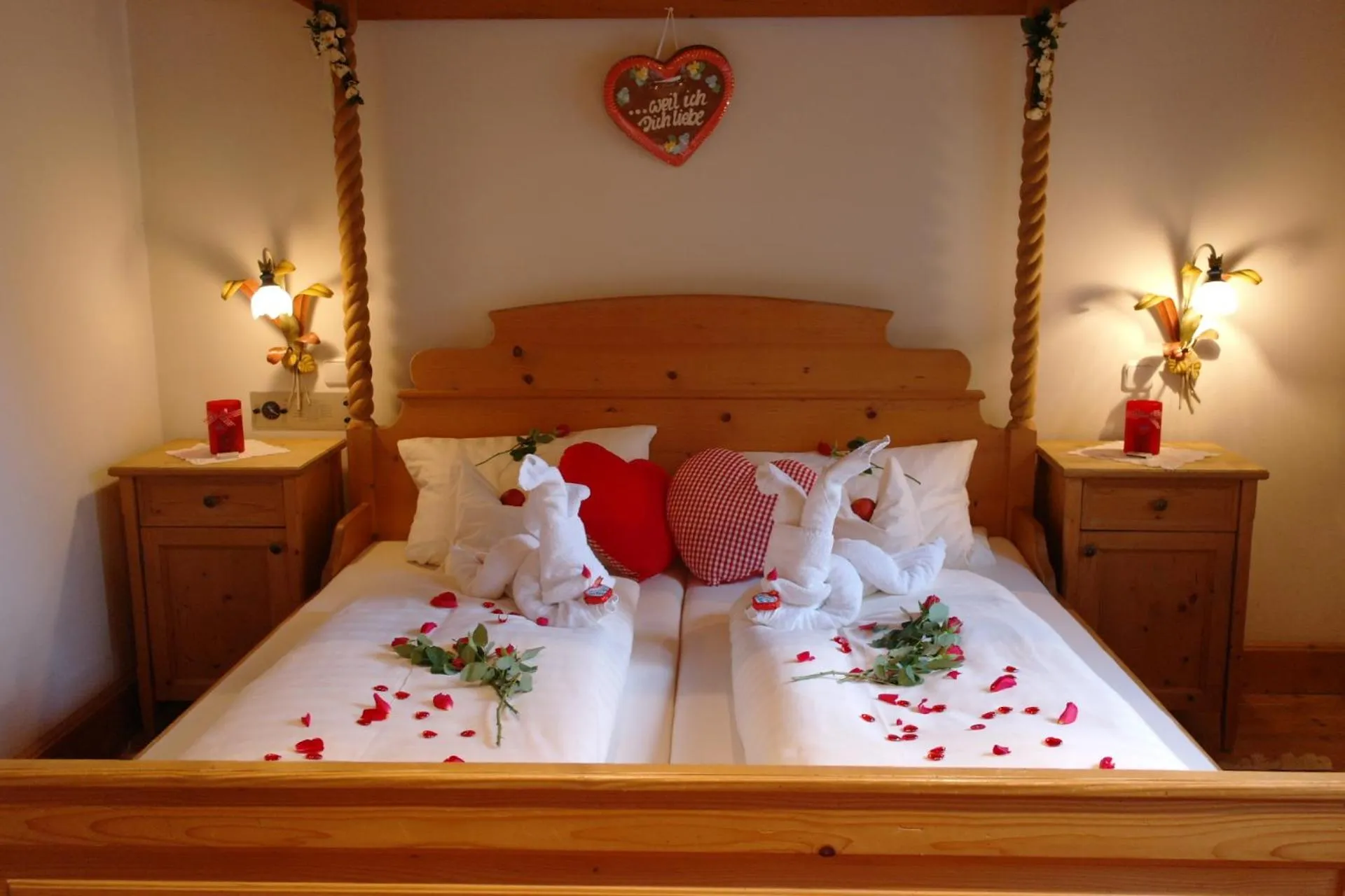 Photo of the whole room, Bed in Hotel Waldgasthof Buchenhain