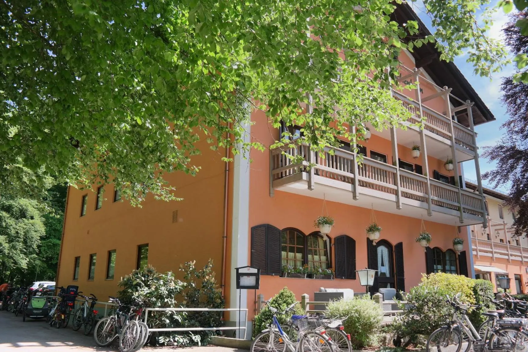 Facade/entrance in Hotel Waldgasthof Buchenhain