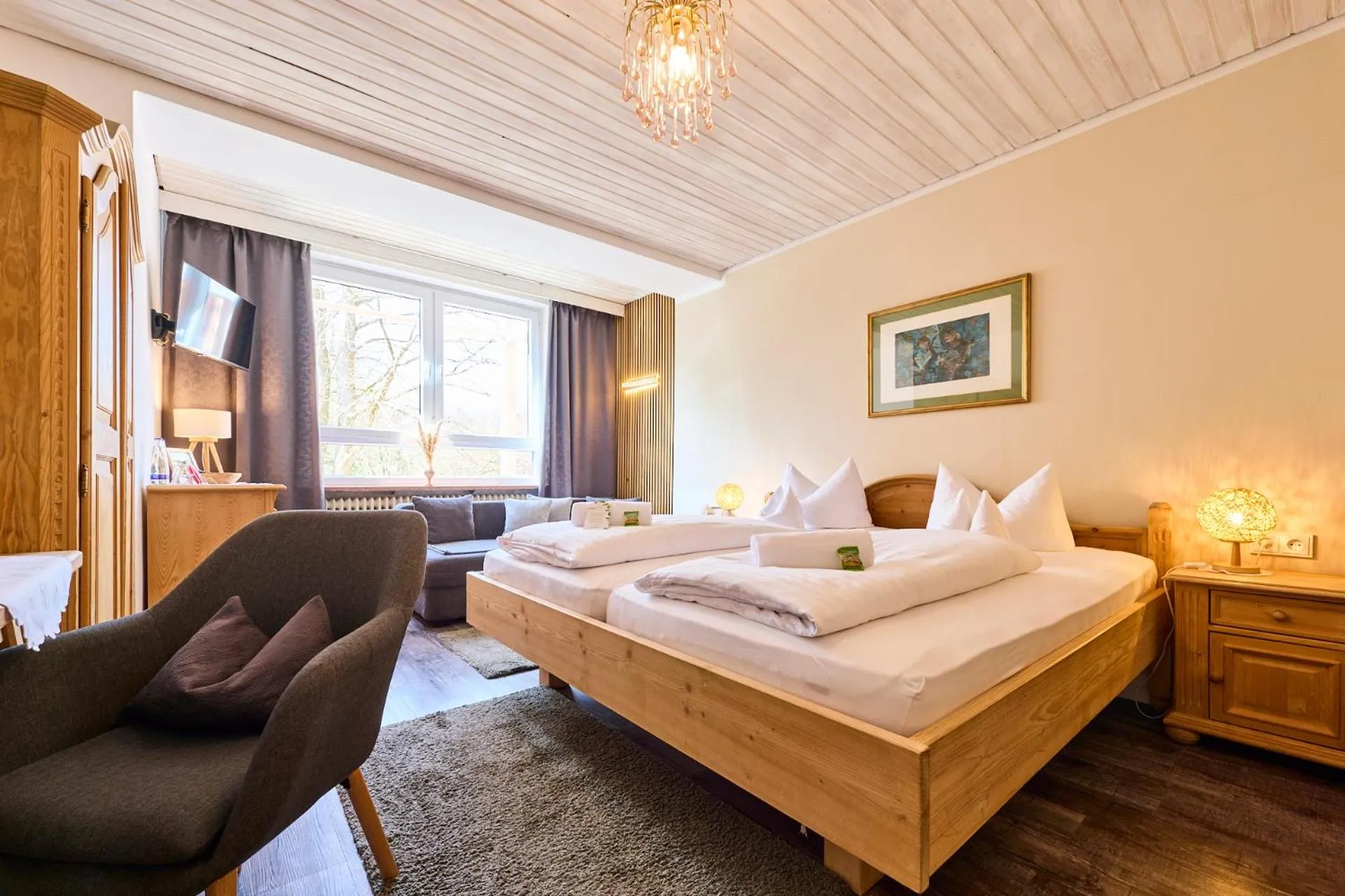 Photo of the whole room, Bed in Hotel Waldgasthof Buchenhain