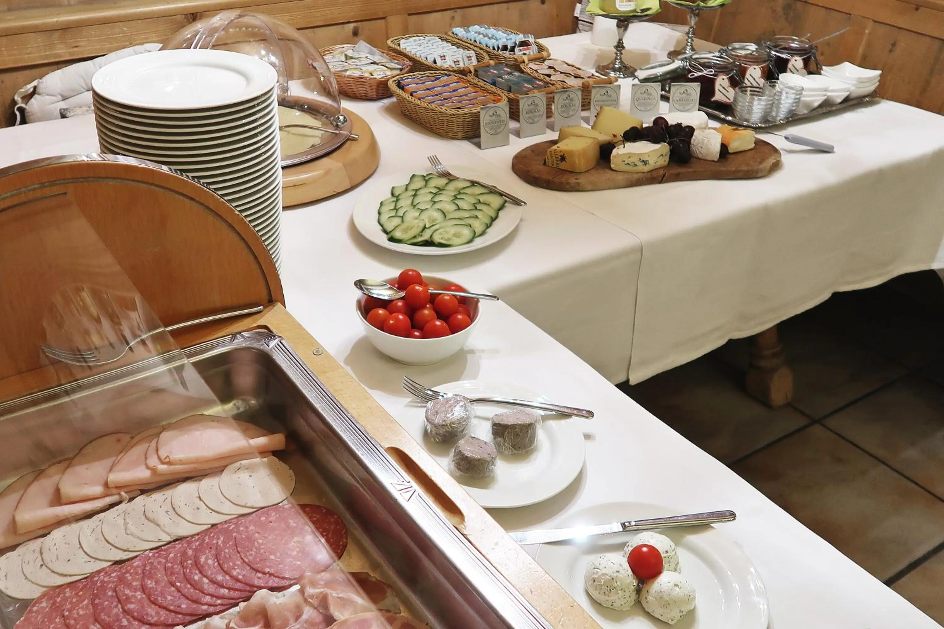 Buffet breakfast in Hotel Waldgasthof Buchenhain