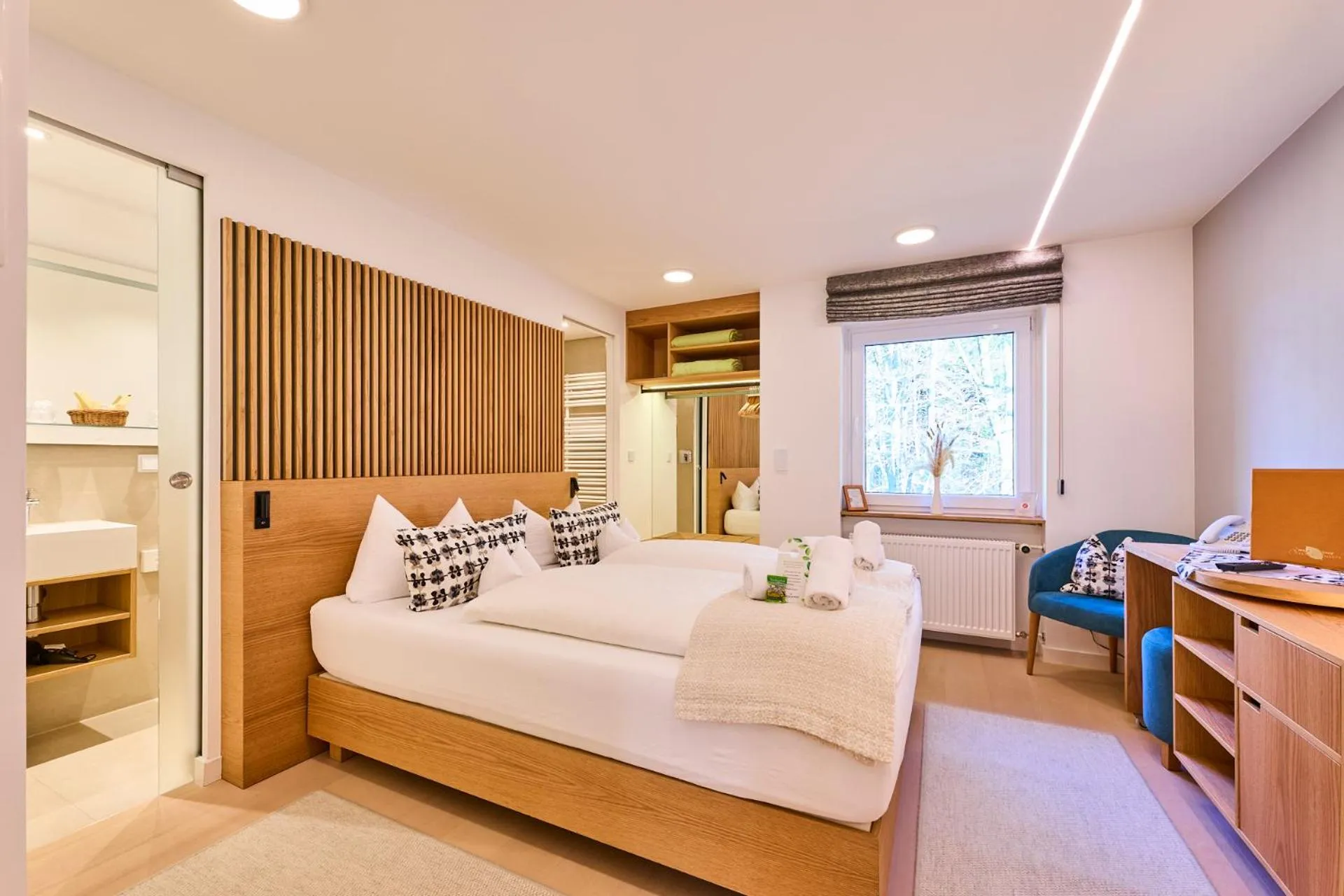 Photo of the whole room, Bed in Hotel Waldgasthof Buchenhain