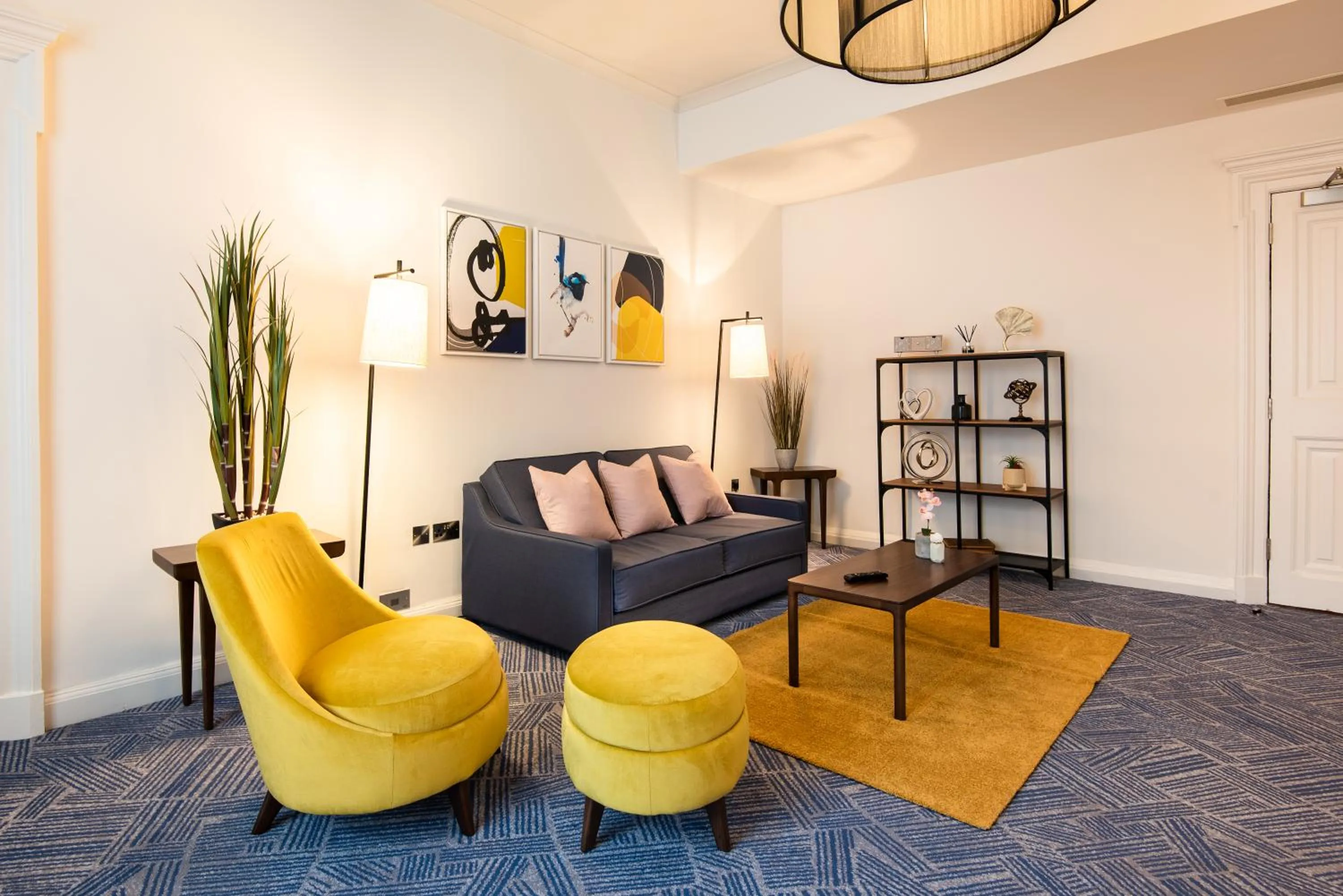 Seating area in voco Grand Central Glasgow by IHG