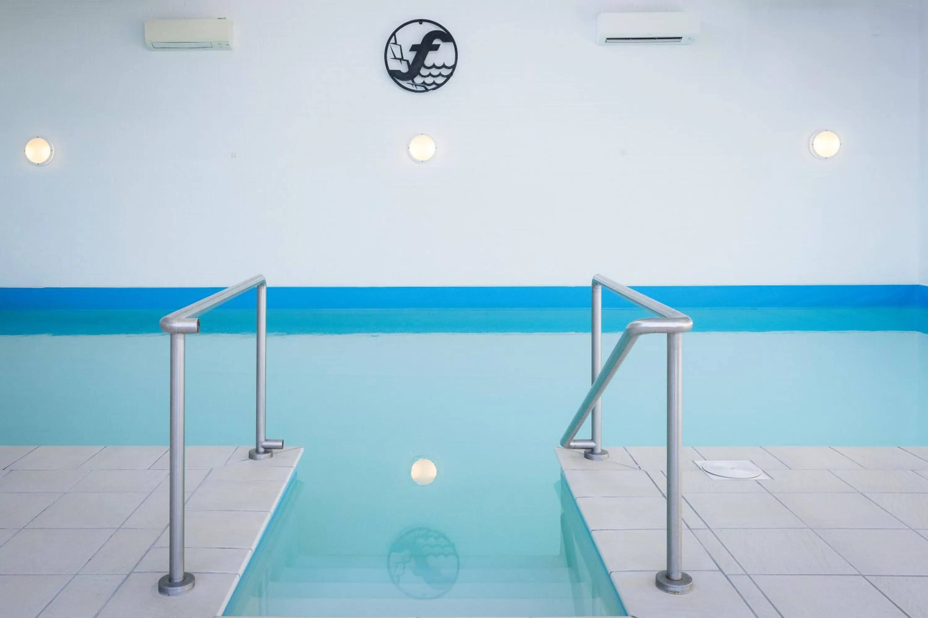 Swimming pool in Hotel Friheden