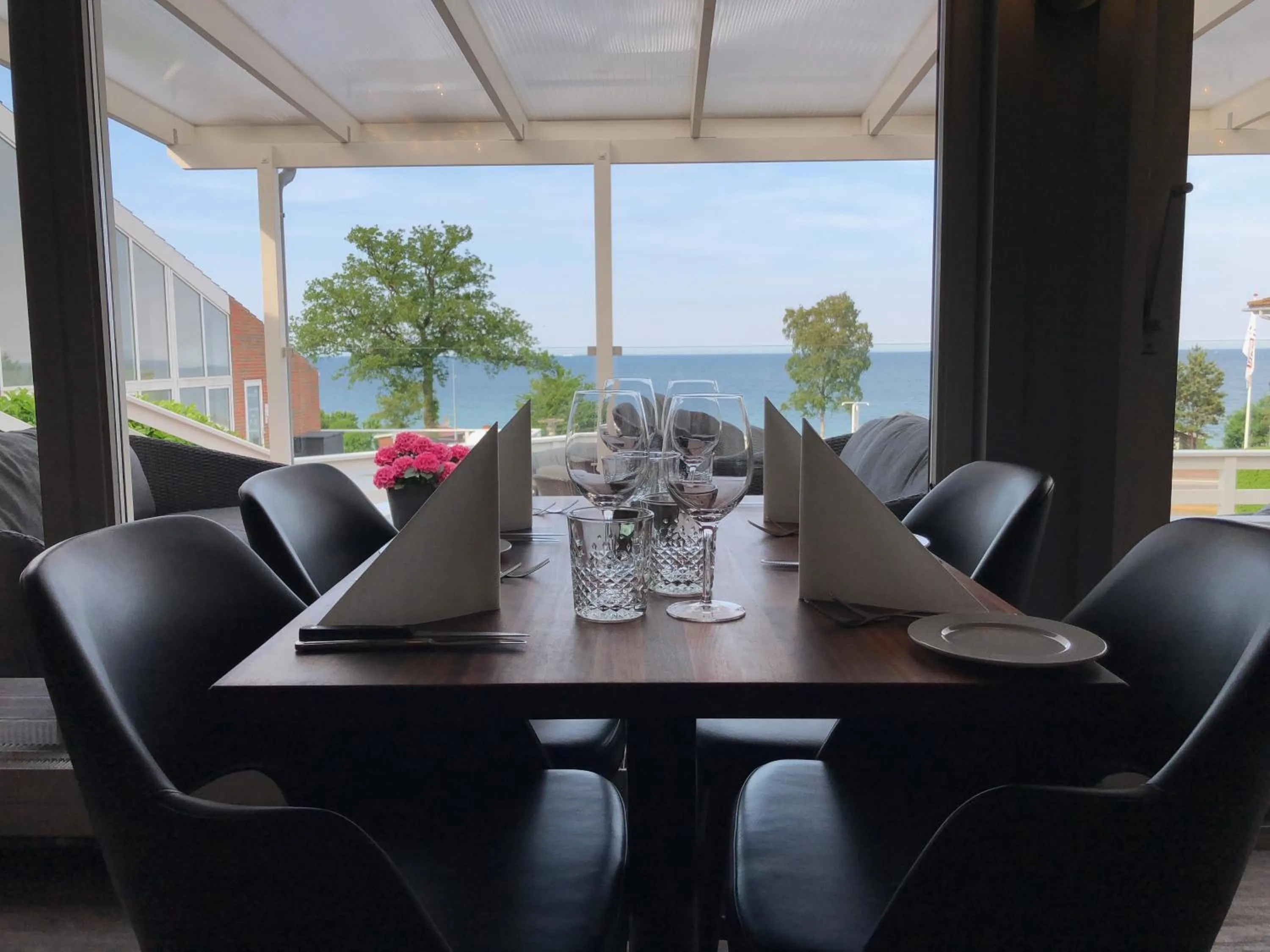 Restaurant/places to eat in Hotel Friheden