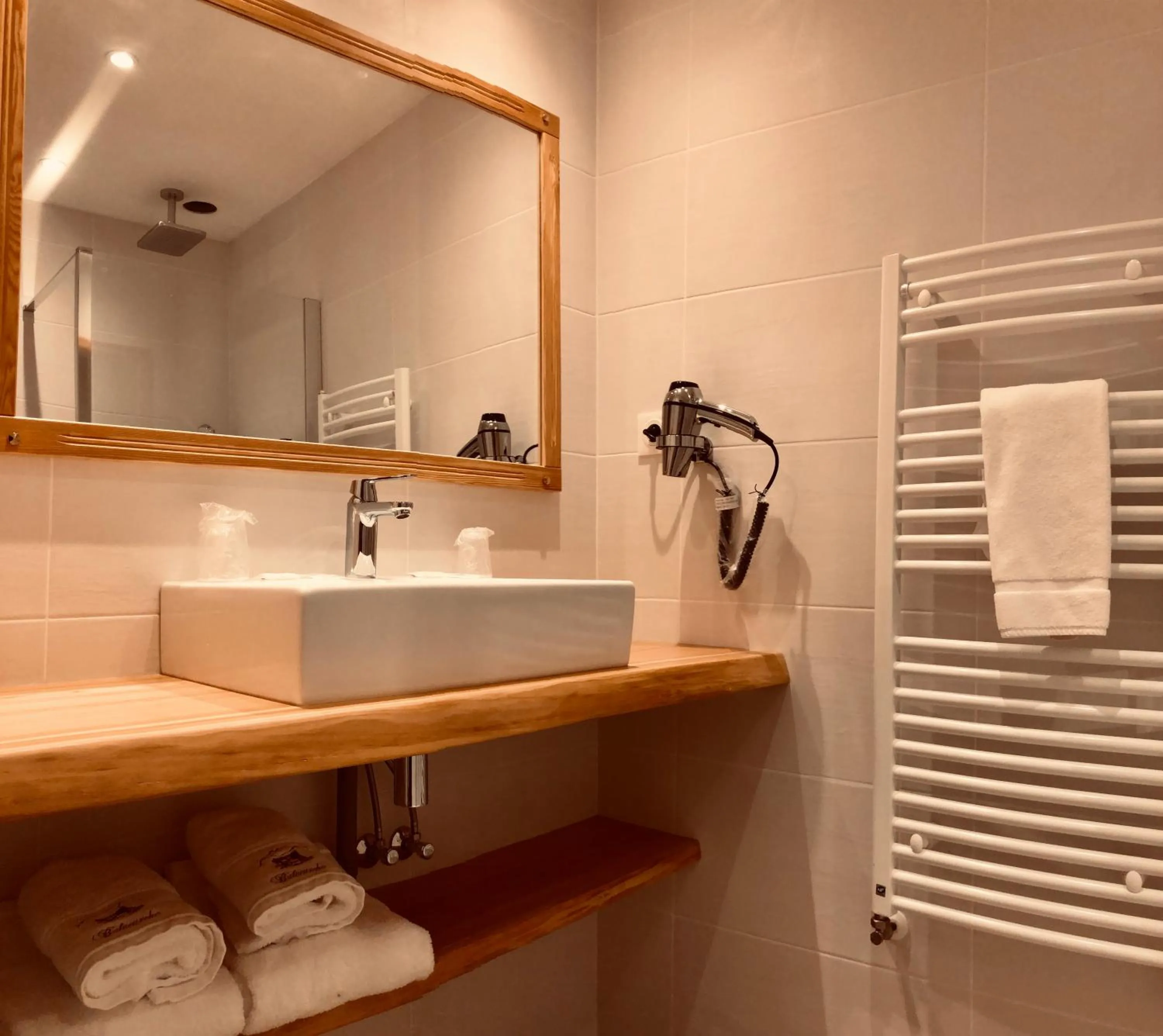 Shower in Chaume de Balveurche