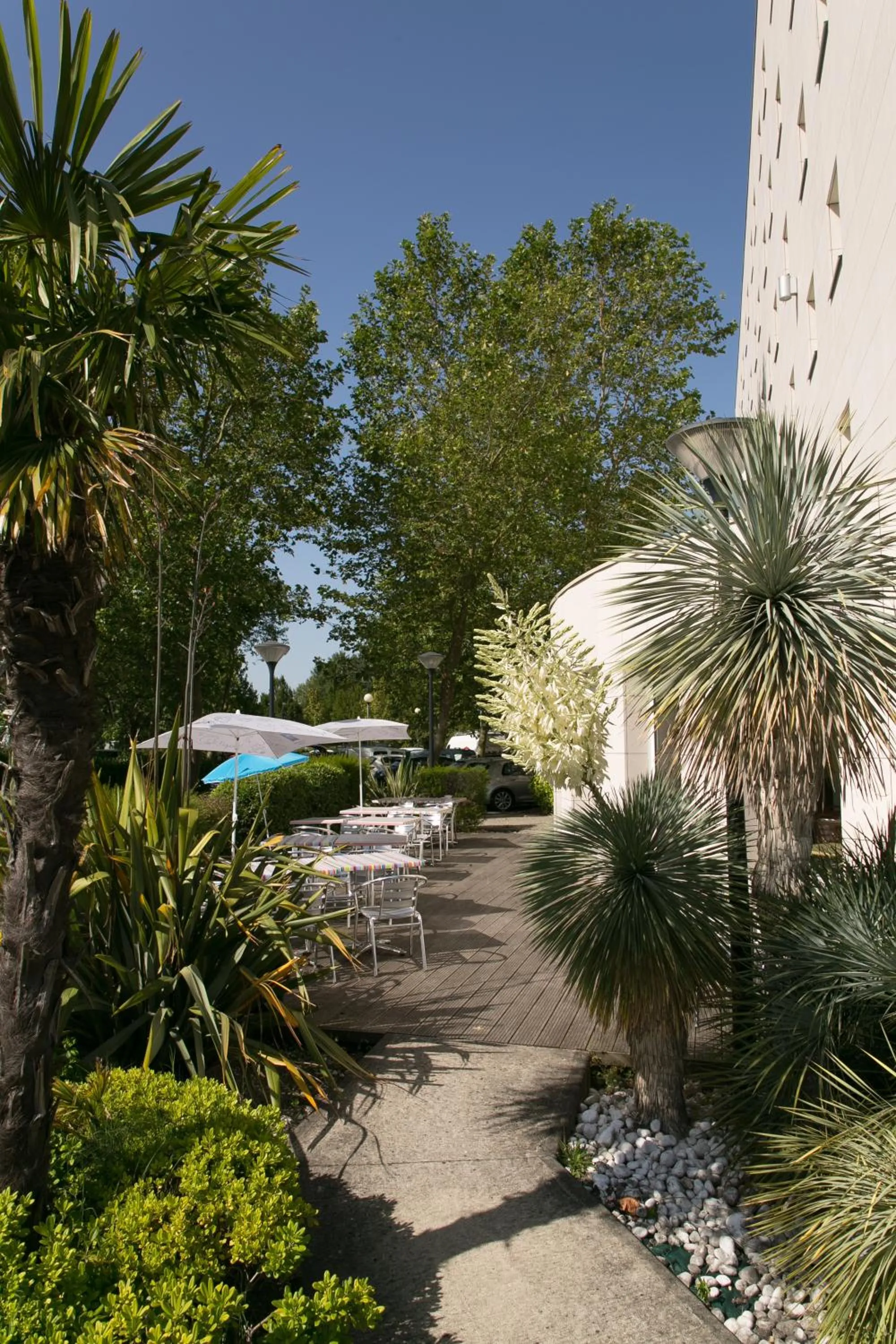 Patio in ibis budget Bordeaux Aéroport