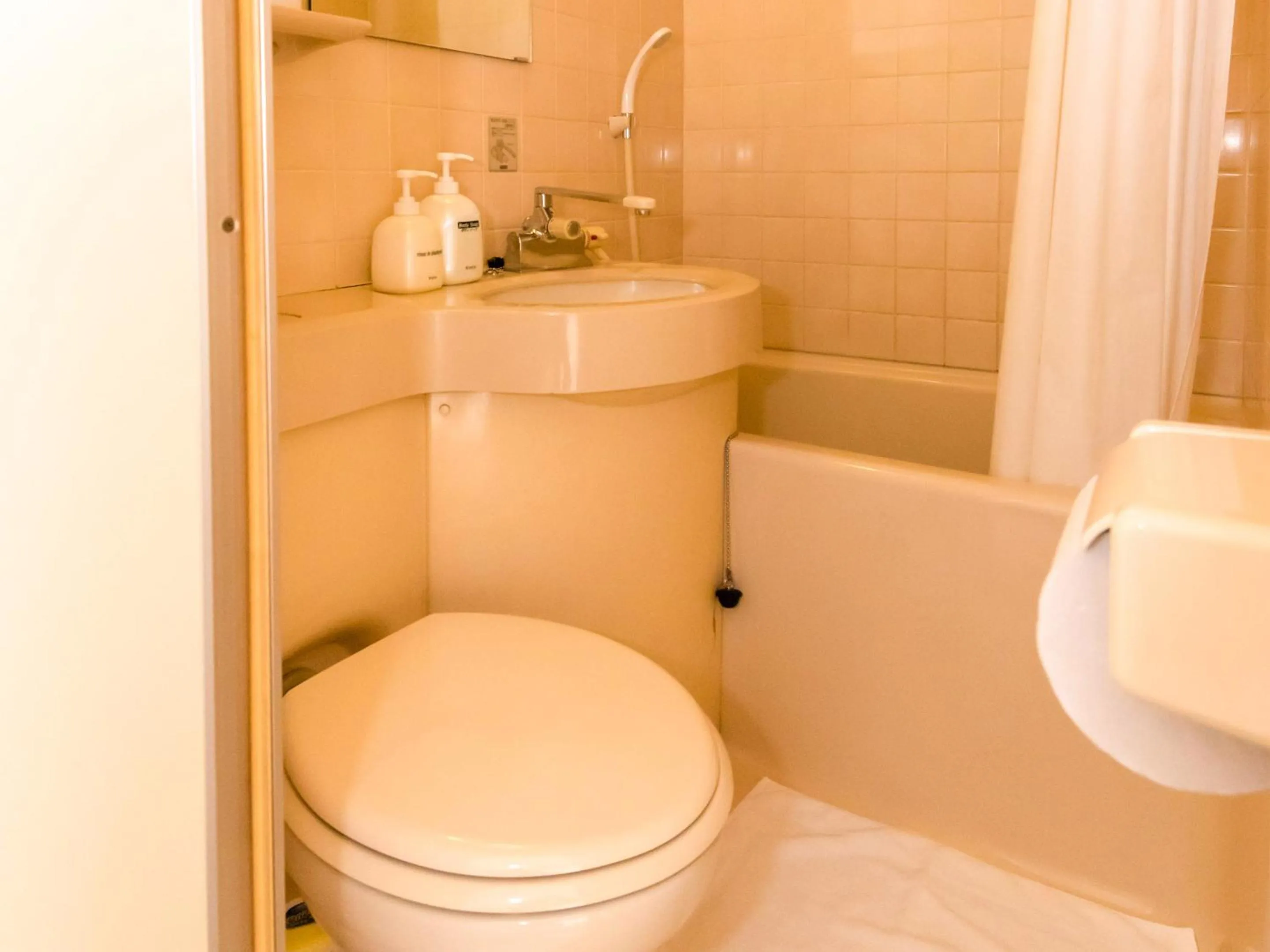 Bathroom in Sakura Ryokan Asakusa Iriya