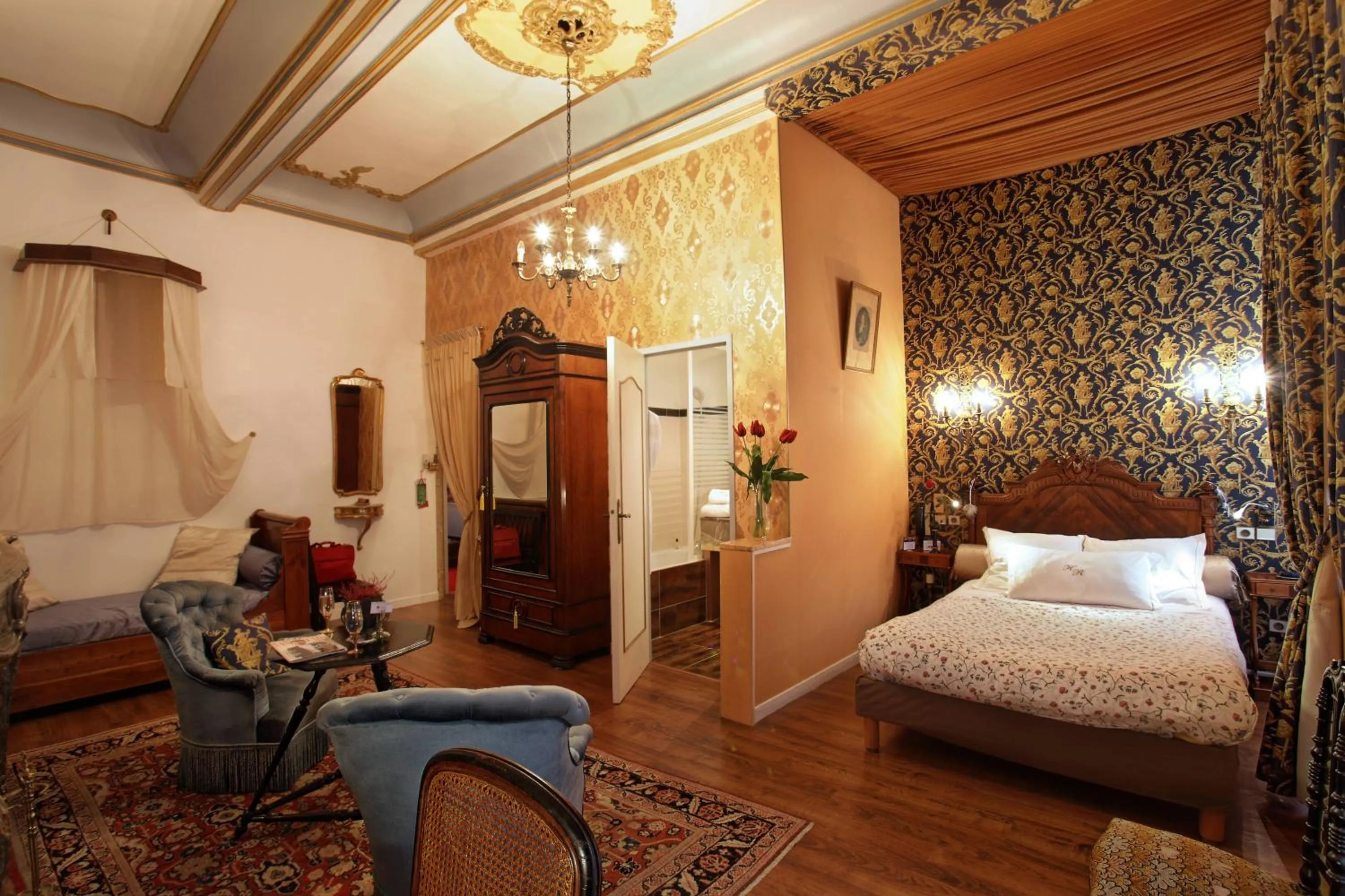 Photo of the whole room, Bed in Hôtel Renaissance