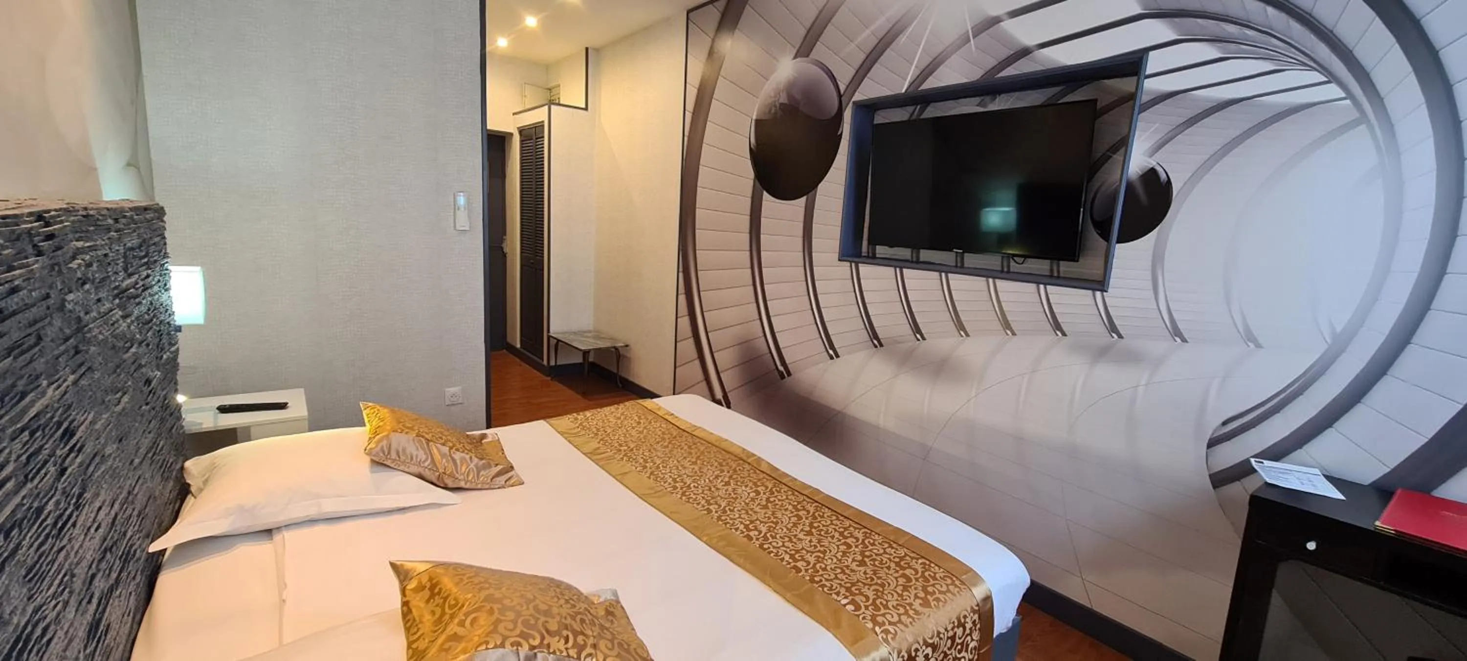 Bed in Hôtel Renaissance