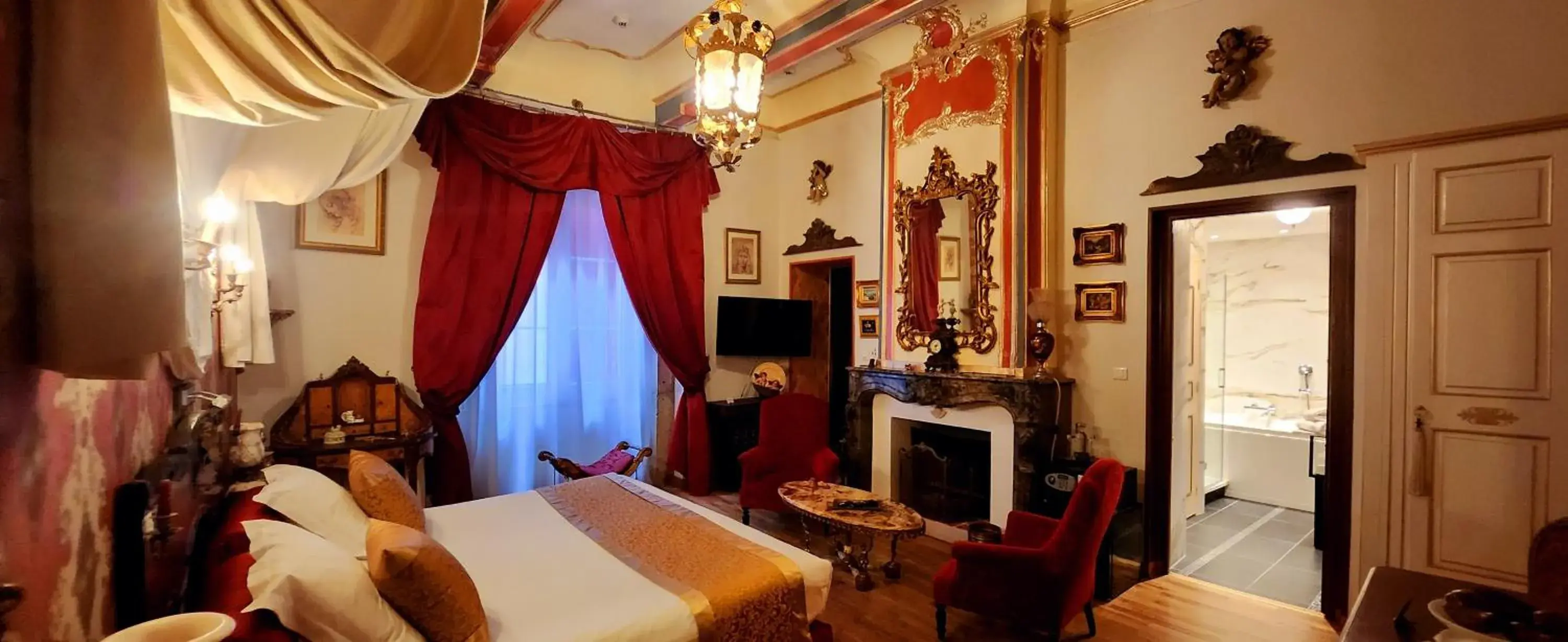 Bedroom, Bed in Hôtel Renaissance Bedroom, Bed in Hôtel Renaissance