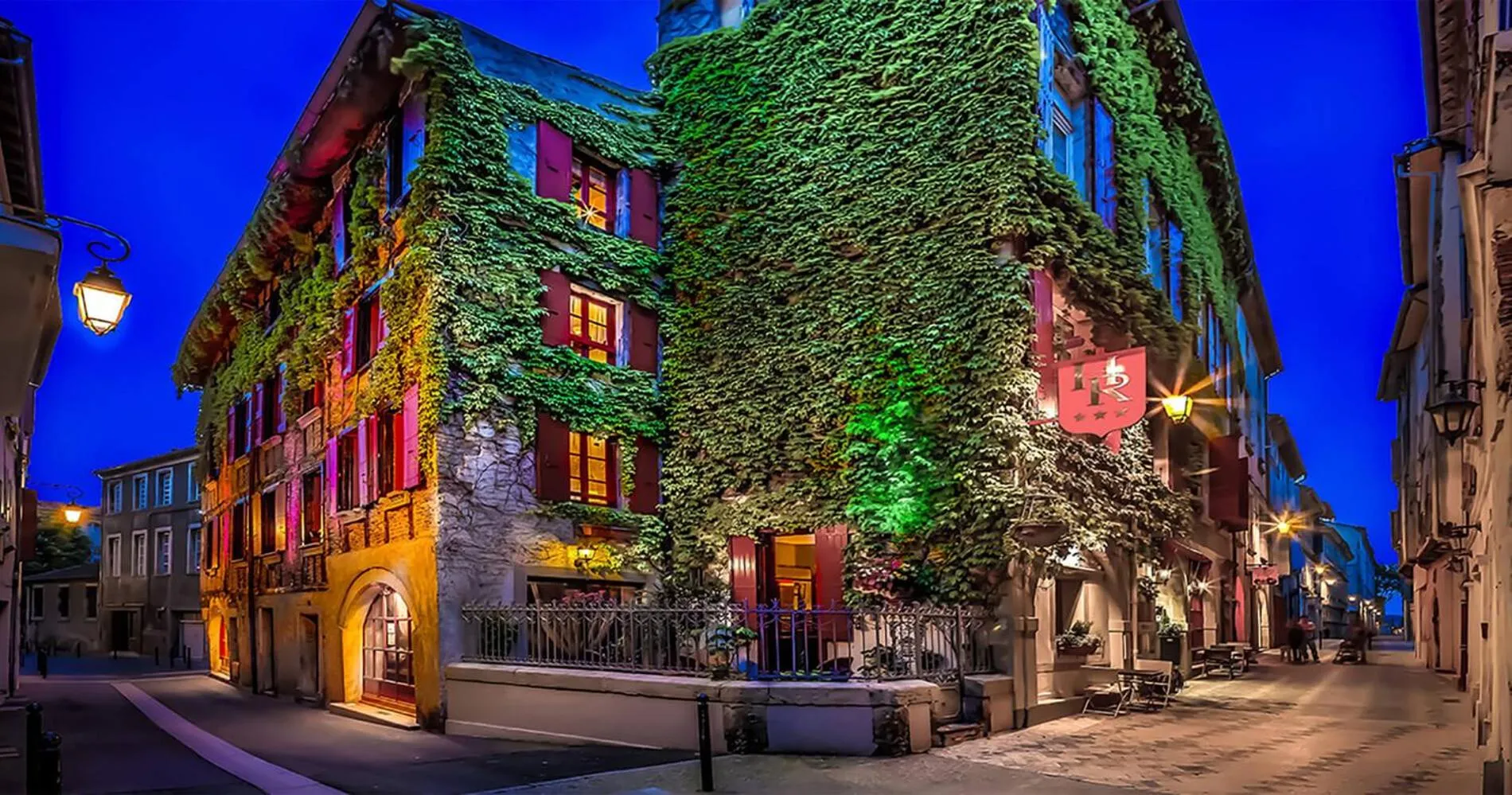 Property building in Hôtel Renaissance