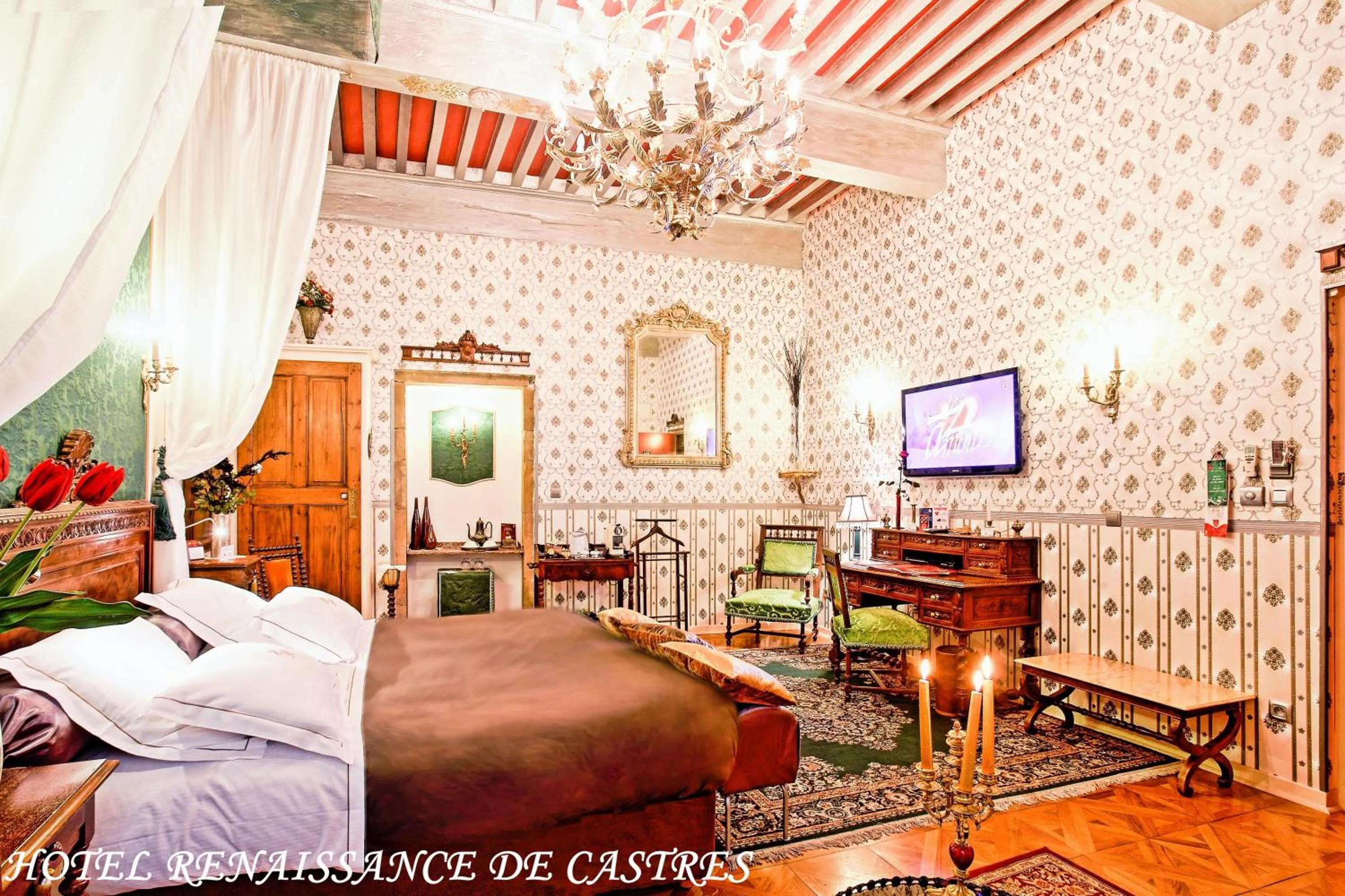 Bed in Hôtel Renaissance