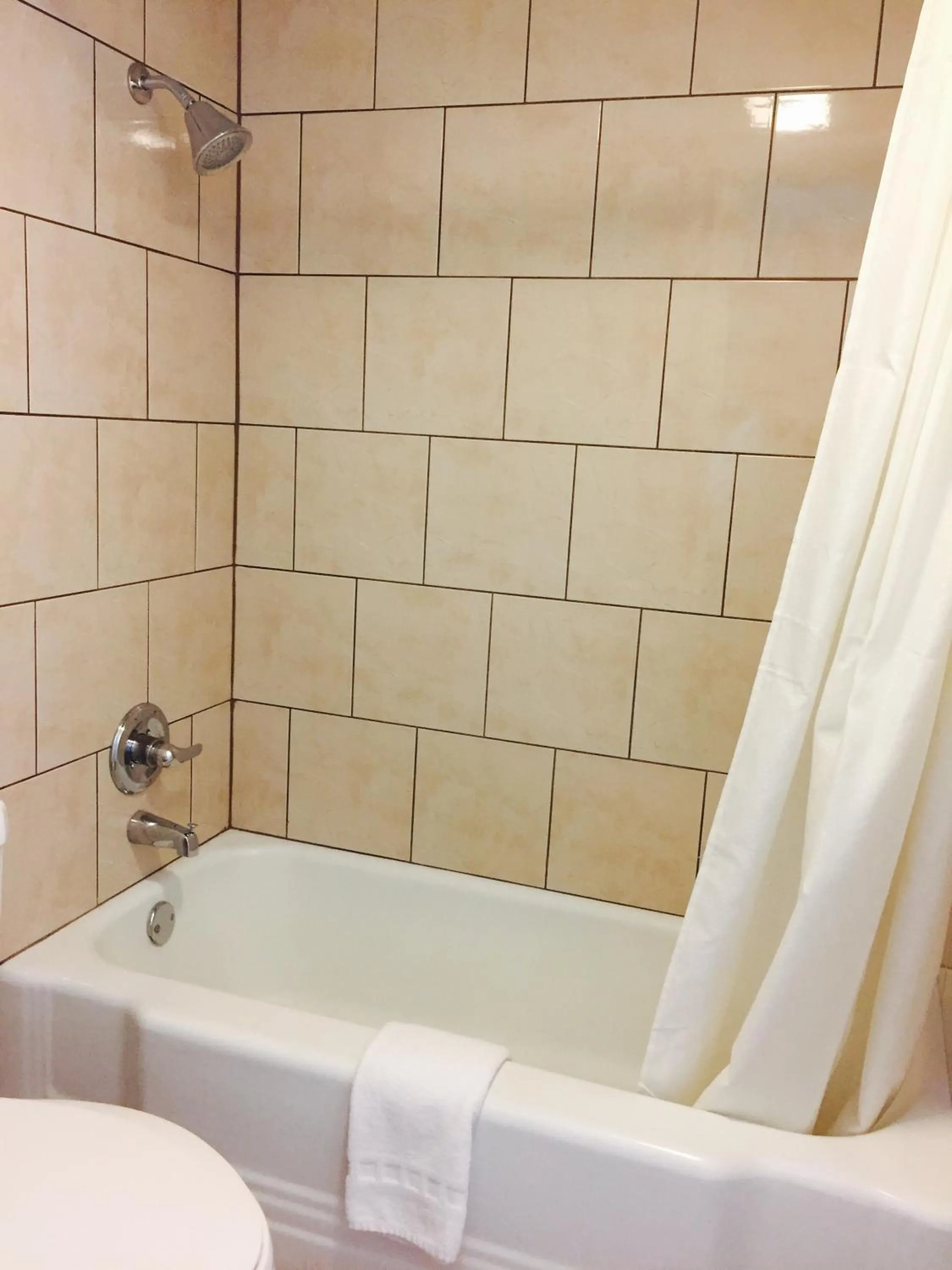 Bathroom in Thunderbird Inn