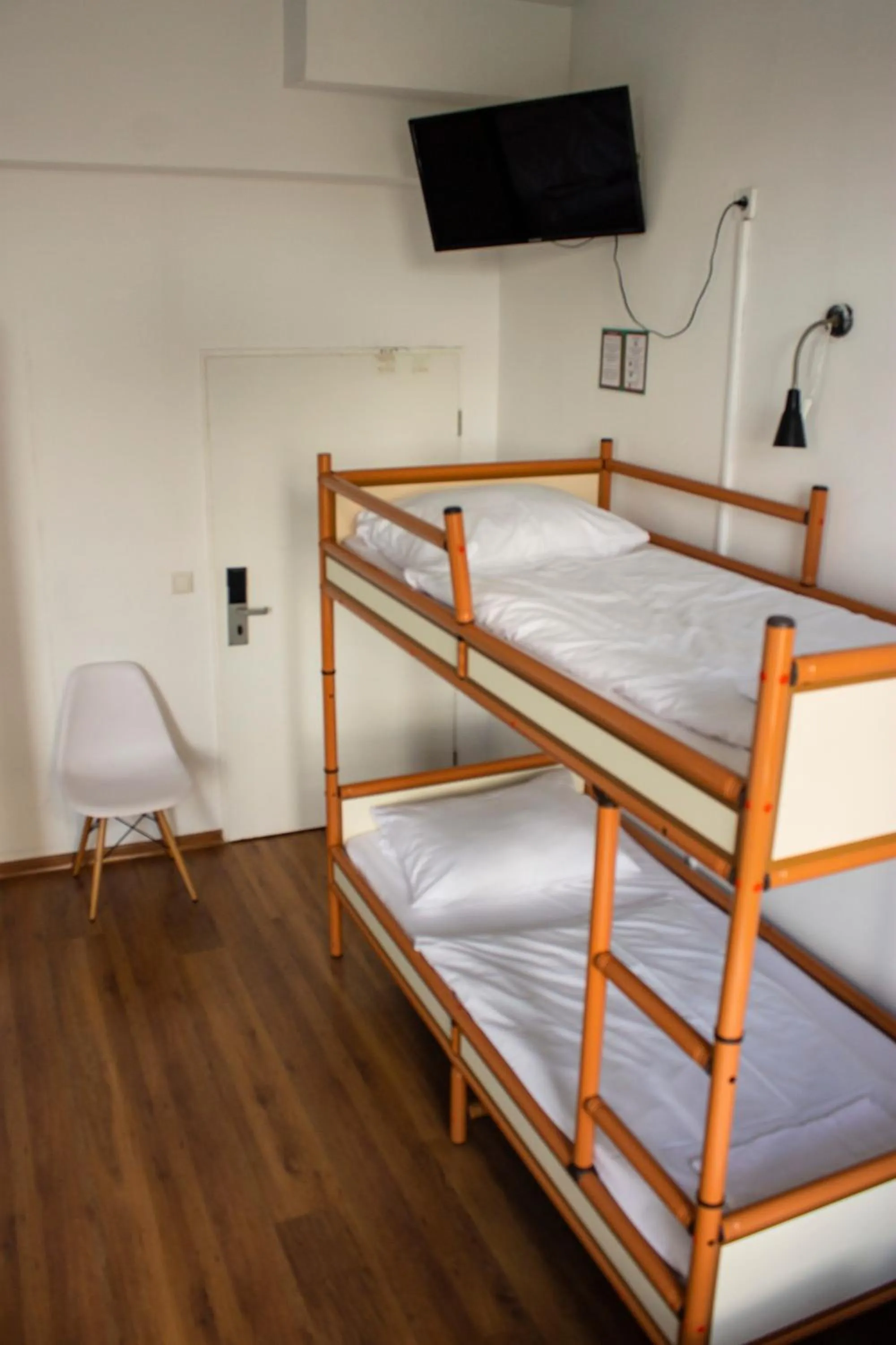 Communal lounge/ TV room, Bed in Metropol Hostel Berlin