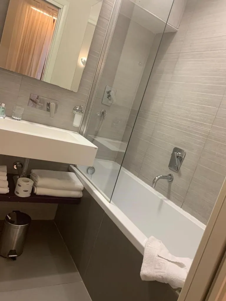 Bathroom in Navona Palace Luxury Inn