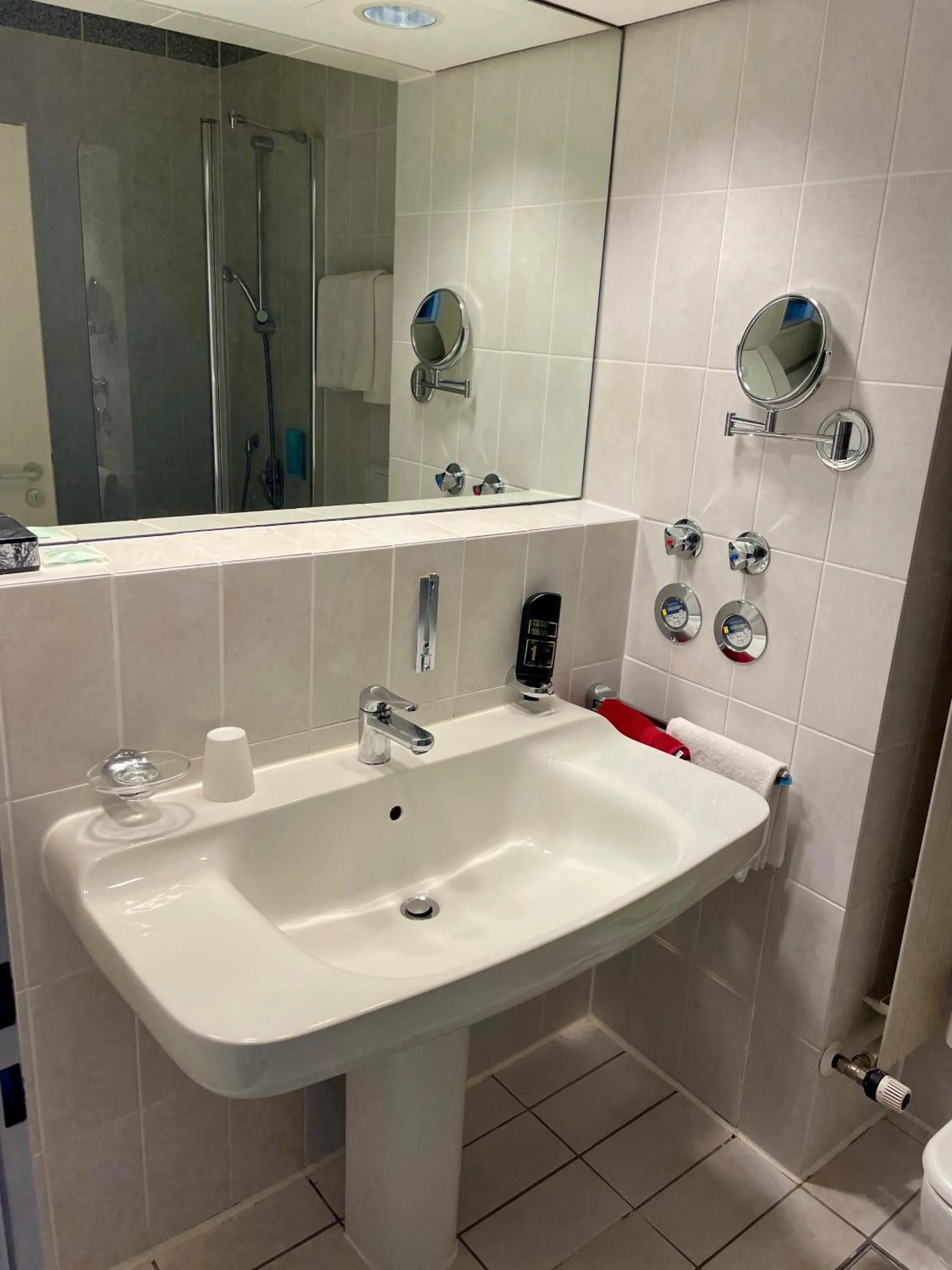 Bathroom in Ambassador Apparthotel