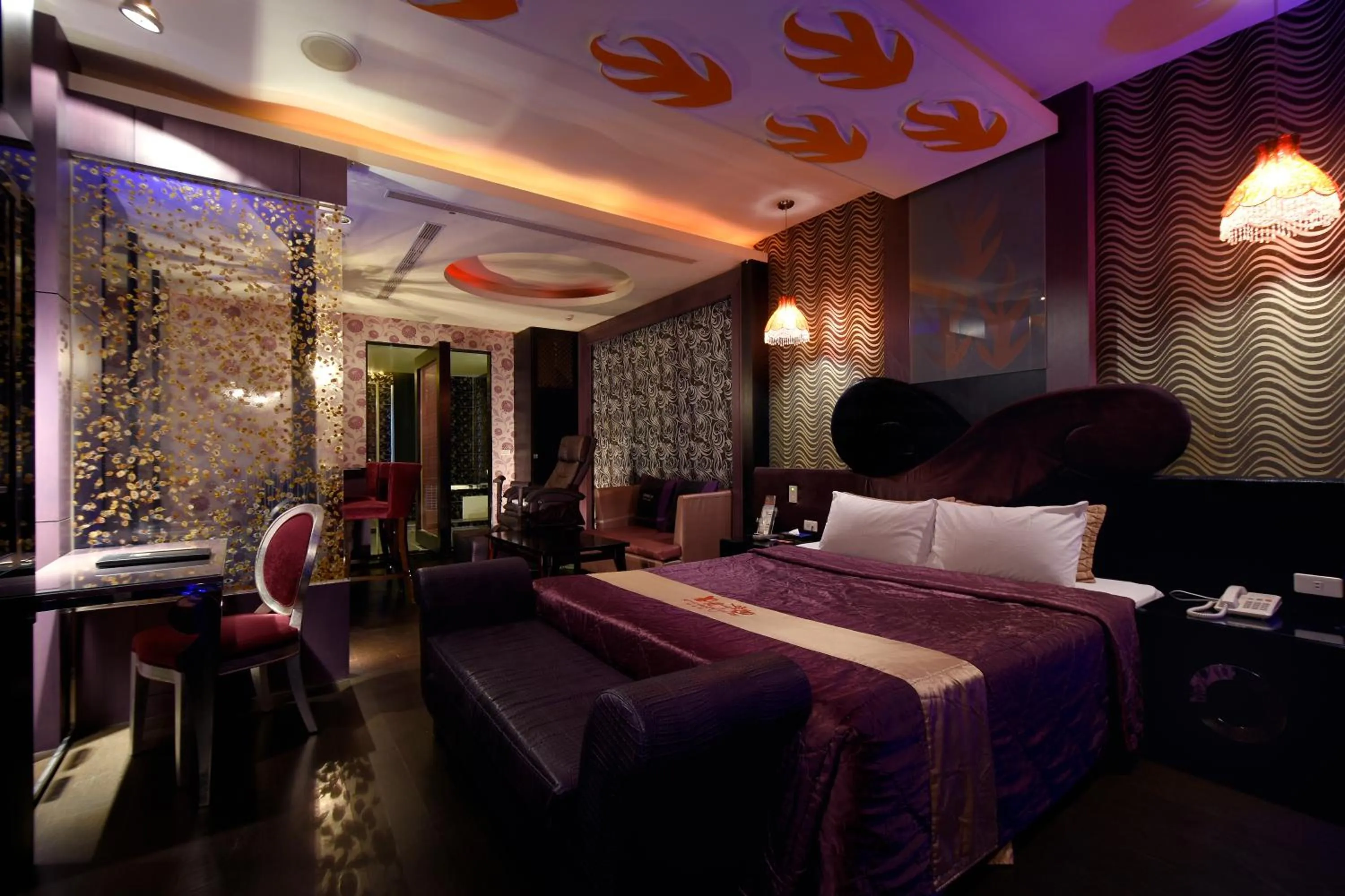 Bedroom, Bed in Sun Garden Motel