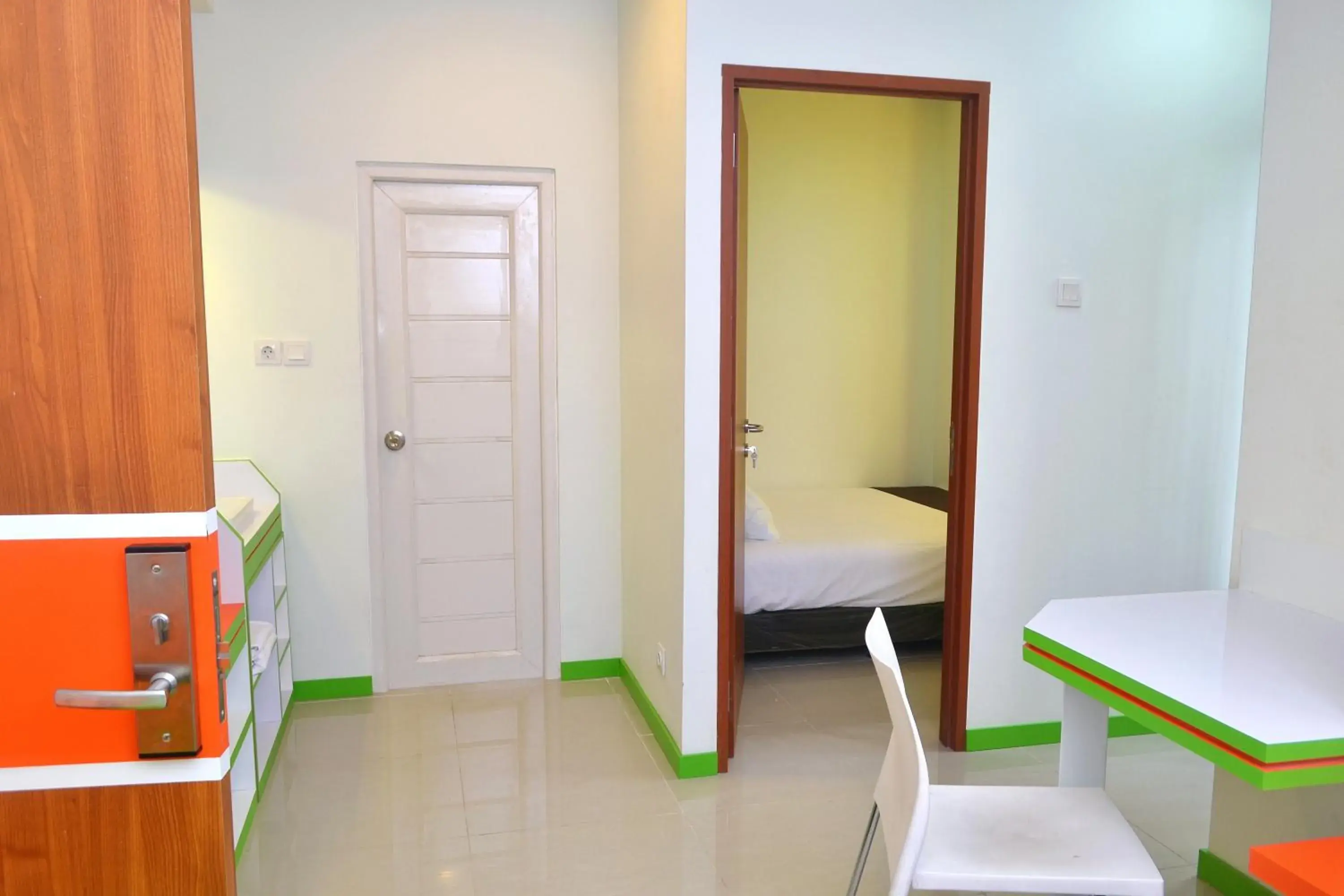 TV and multimedia, Bed in Titanium Express HomTel TV and multimedia, Bed in Titanium Express HomTel