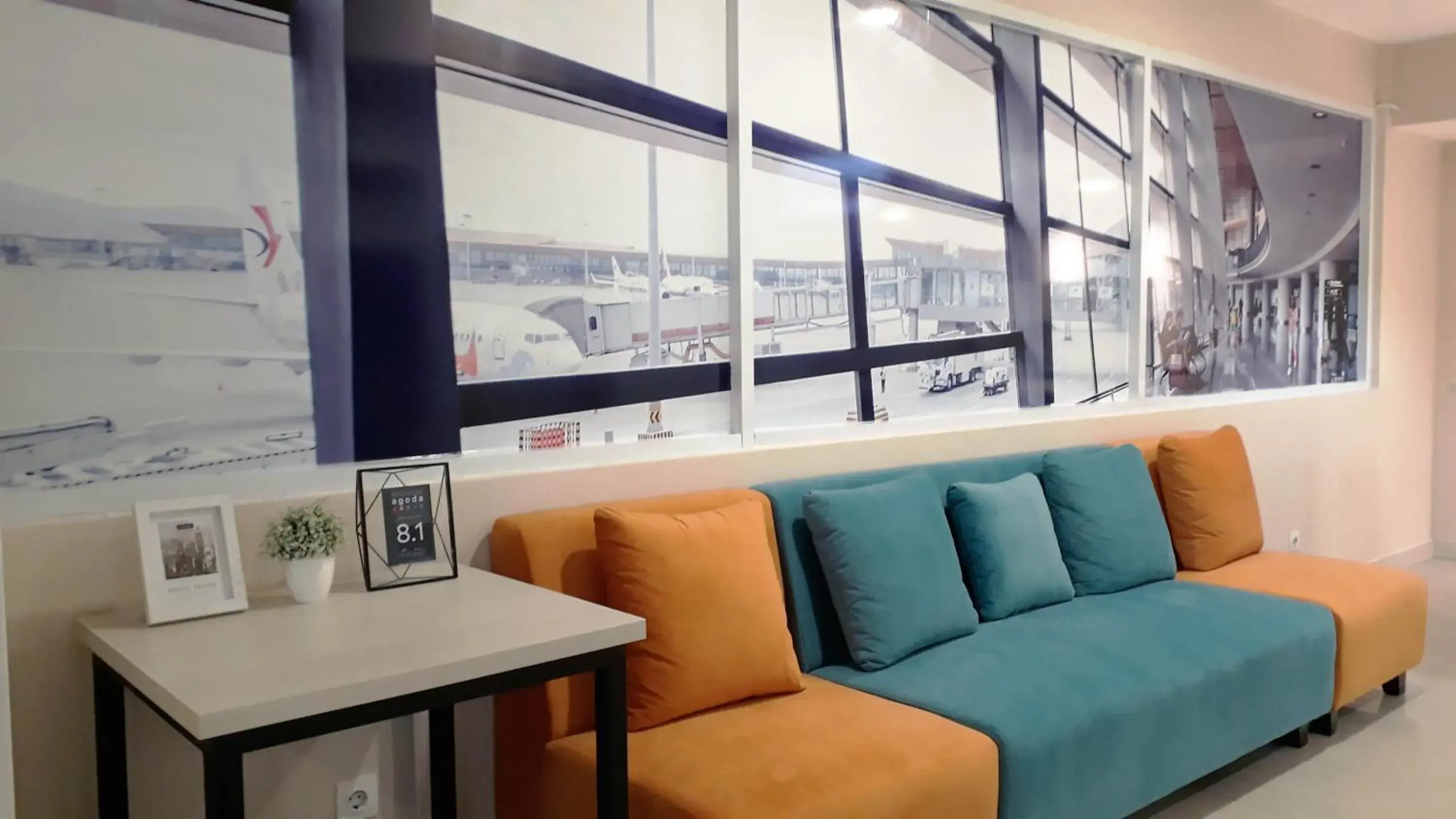 Lobby or reception in Titanium Express HomTel Lobby or reception in Titanium Express HomTel