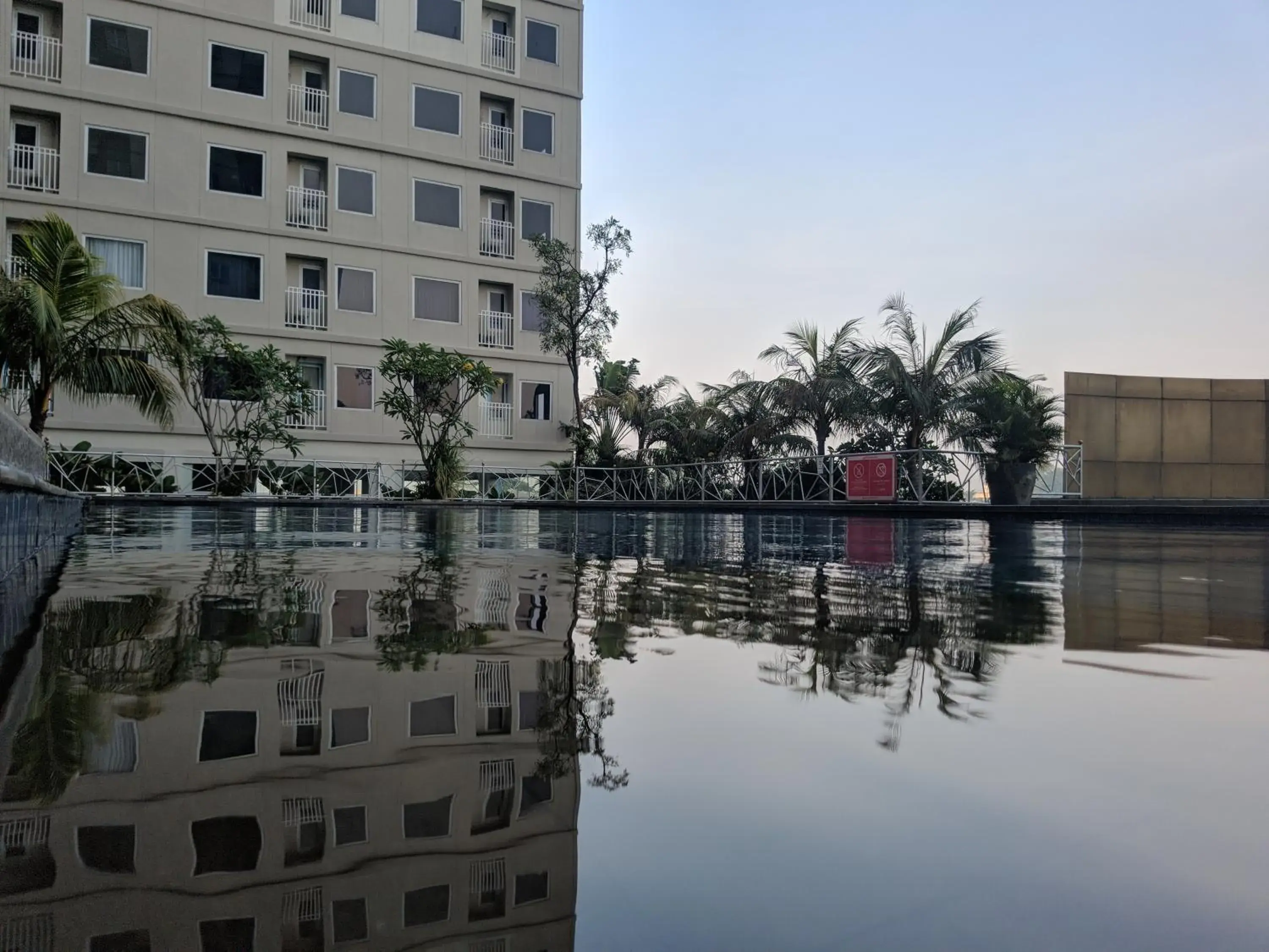 Breakfast in Titanium Express HomTel Breakfast in Titanium Express HomTel
