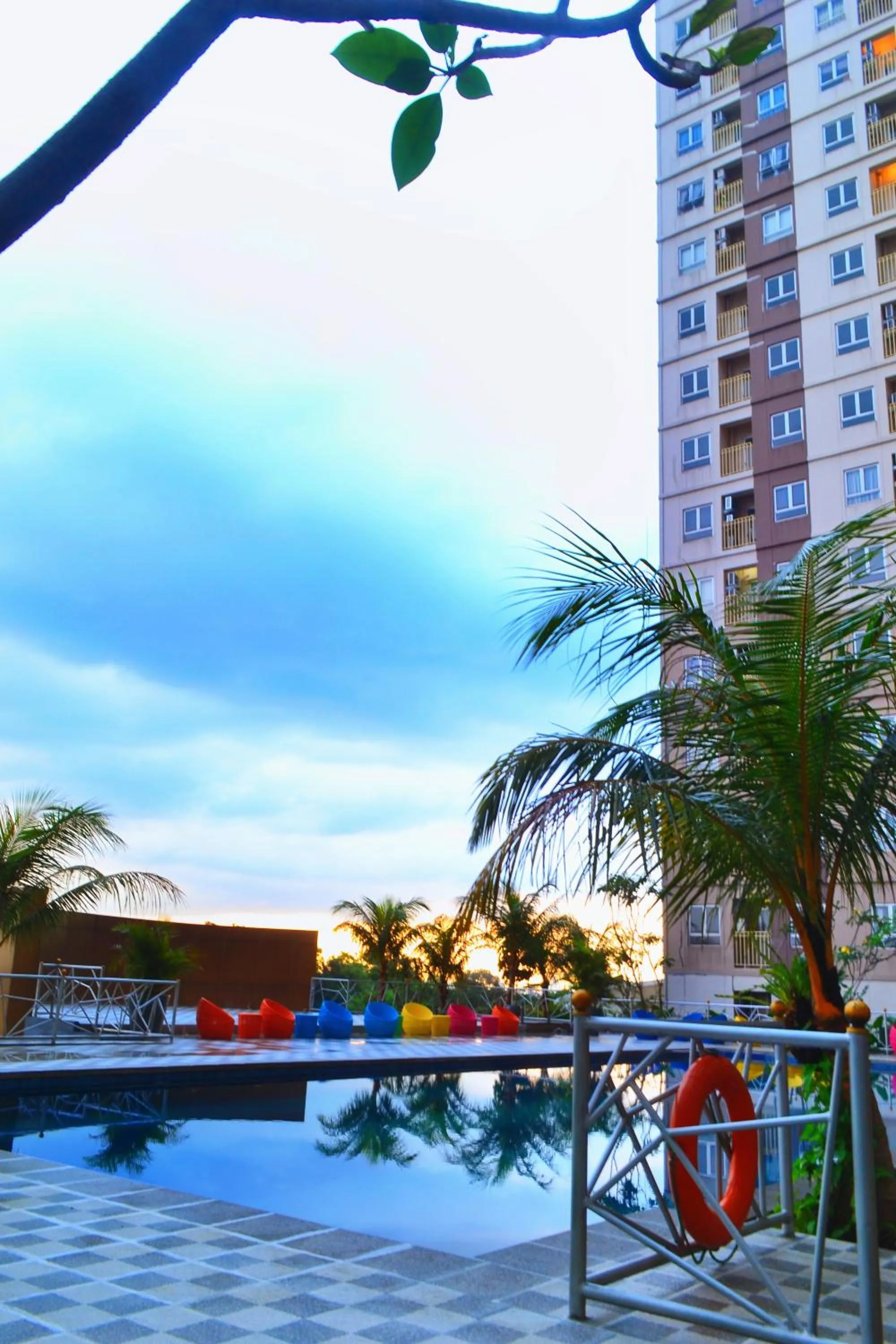 Swimming pool in Titanium Express HomTel