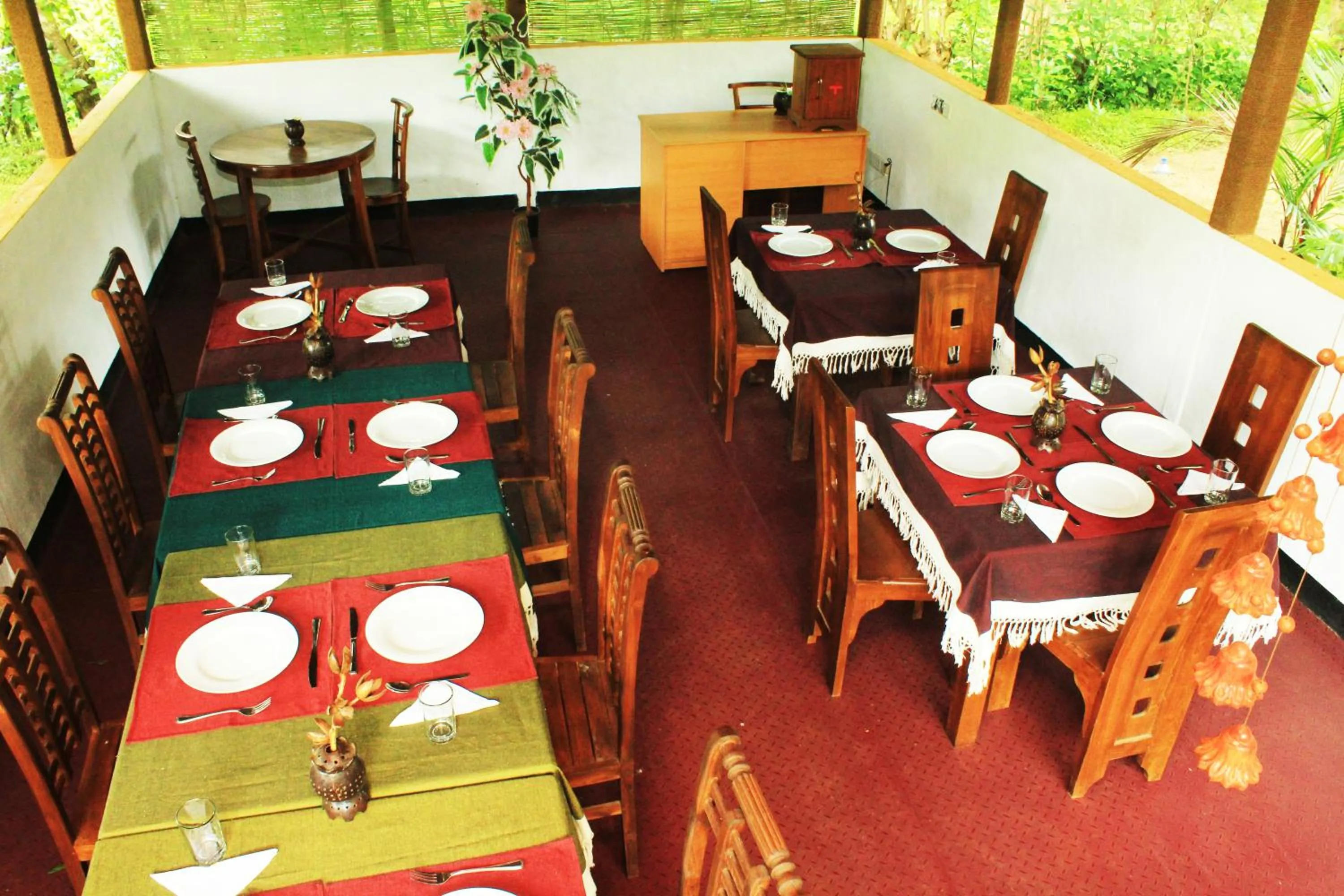 Restaurant/places to eat in Sigiriya Ranasinghe Nature Villa & Cabana