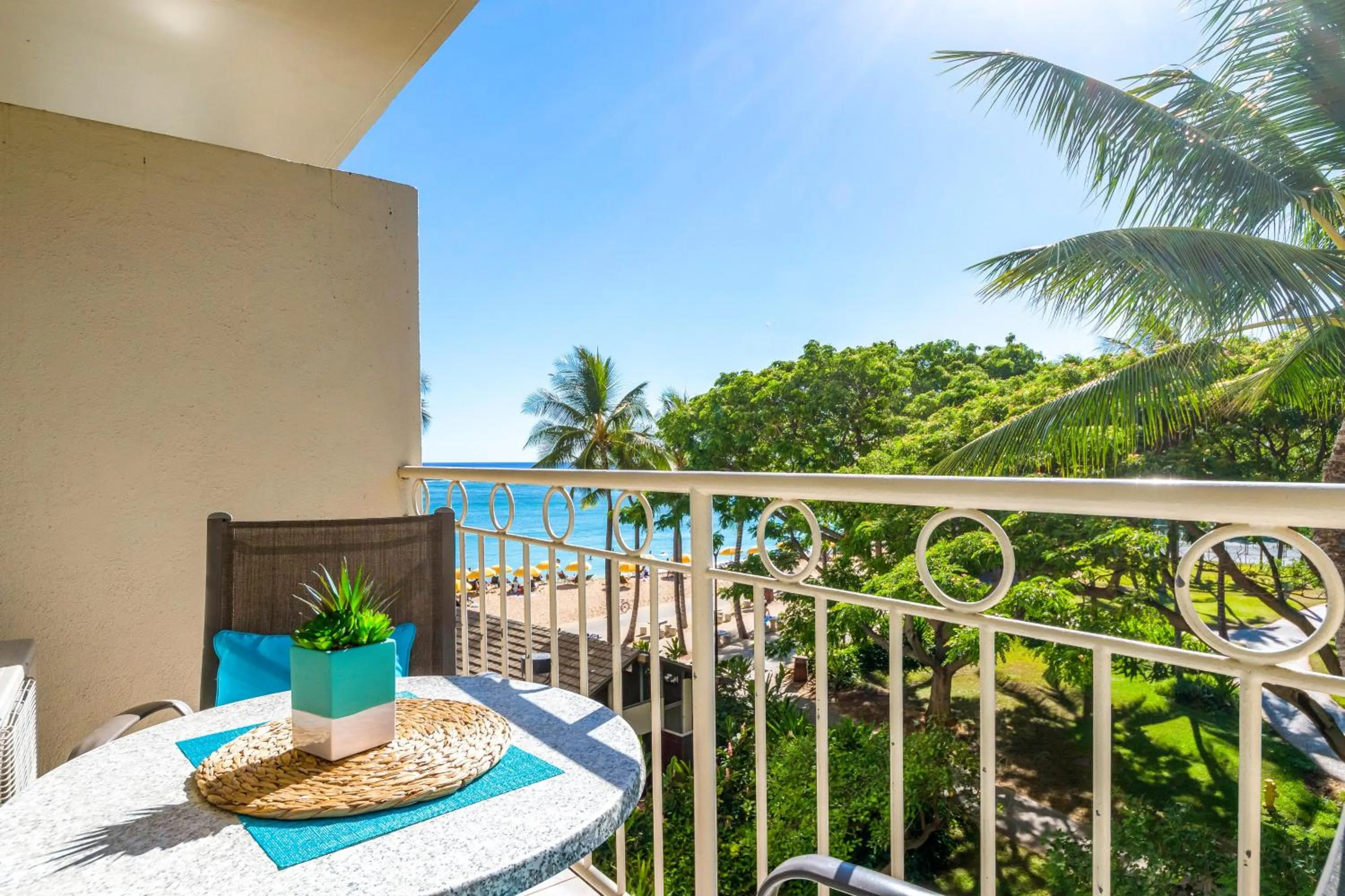 Waikiki Shore 305 (beachfront/balcony)