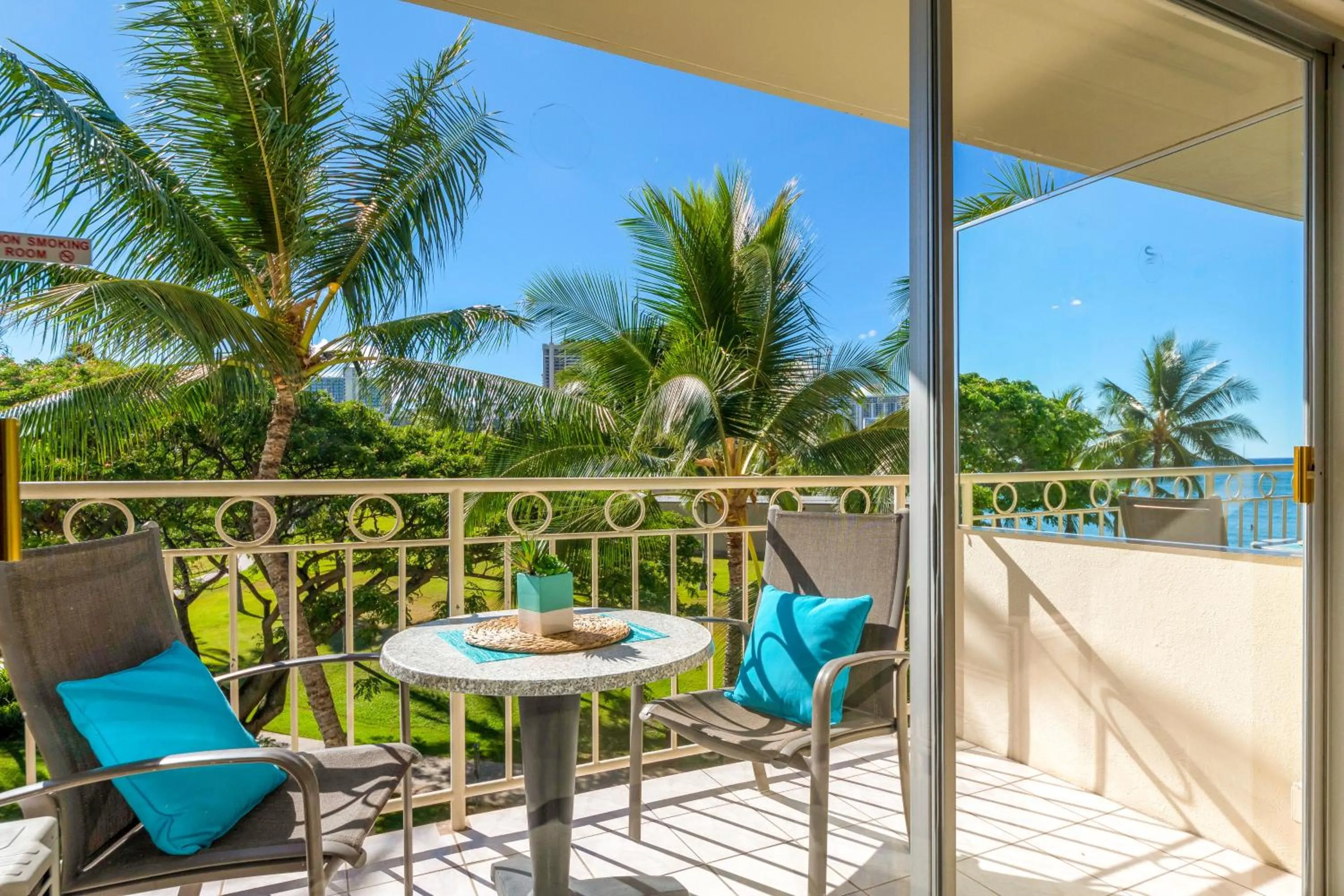 Waikiki Shore 305 (beachfront/balcony)
