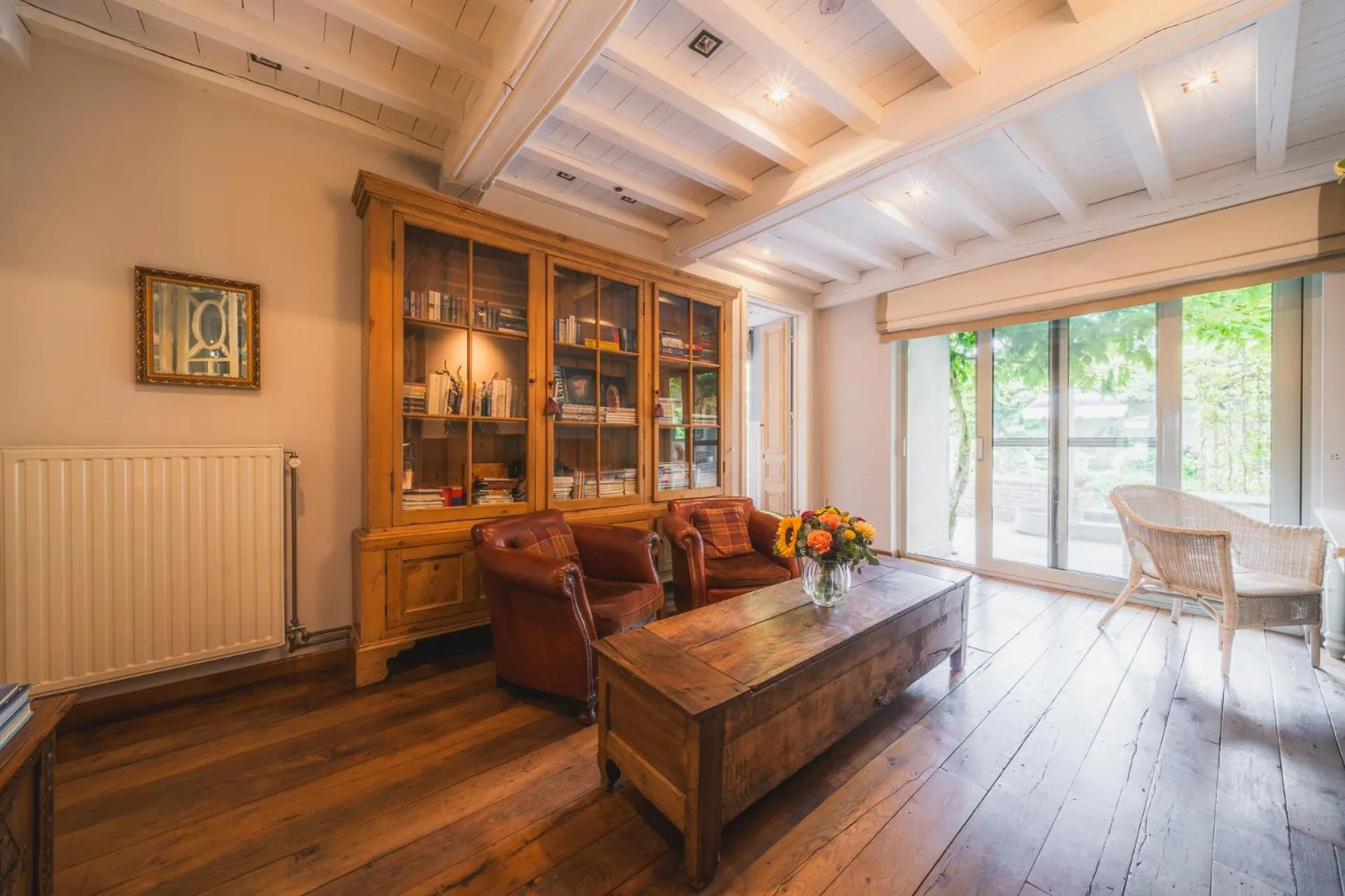 TV and multimedia in B&B Number 11 Exclusive Guesthouse